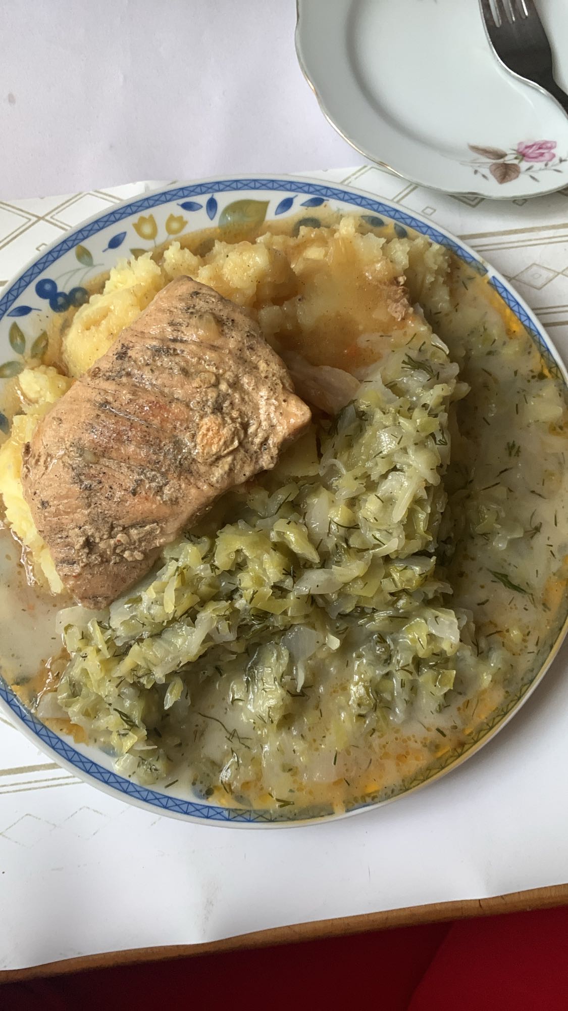 Ziemniaki z mięsem i kapustą