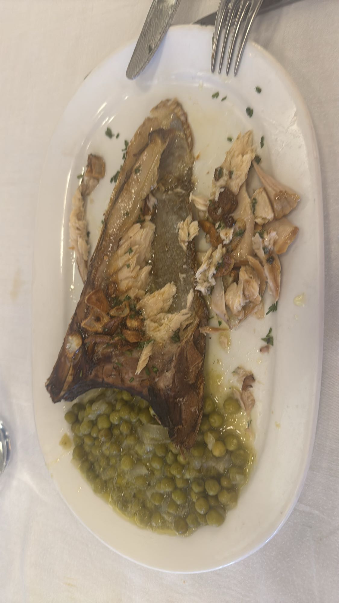 Pescado con guisantes