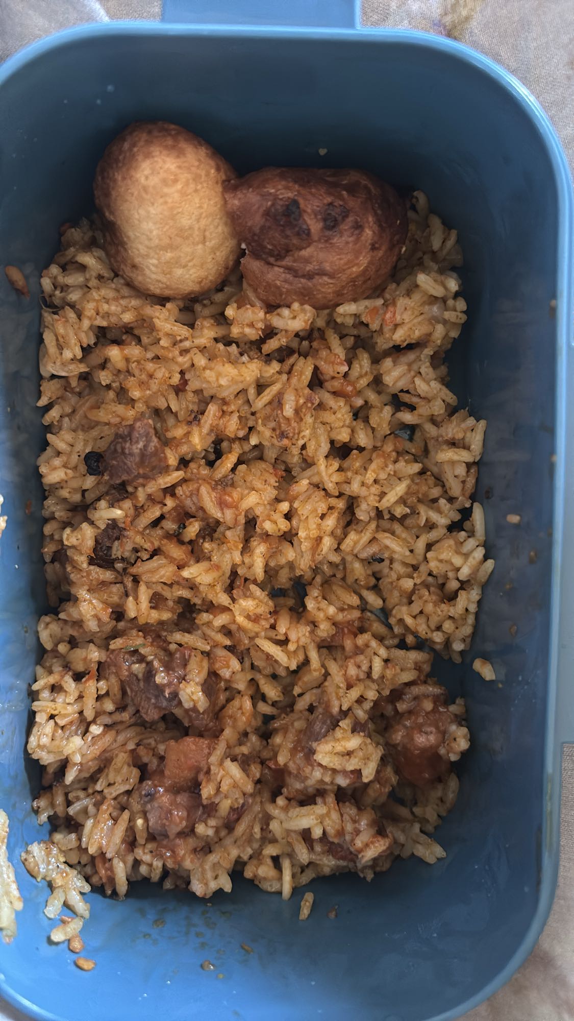 Jollof rice with meat & puff