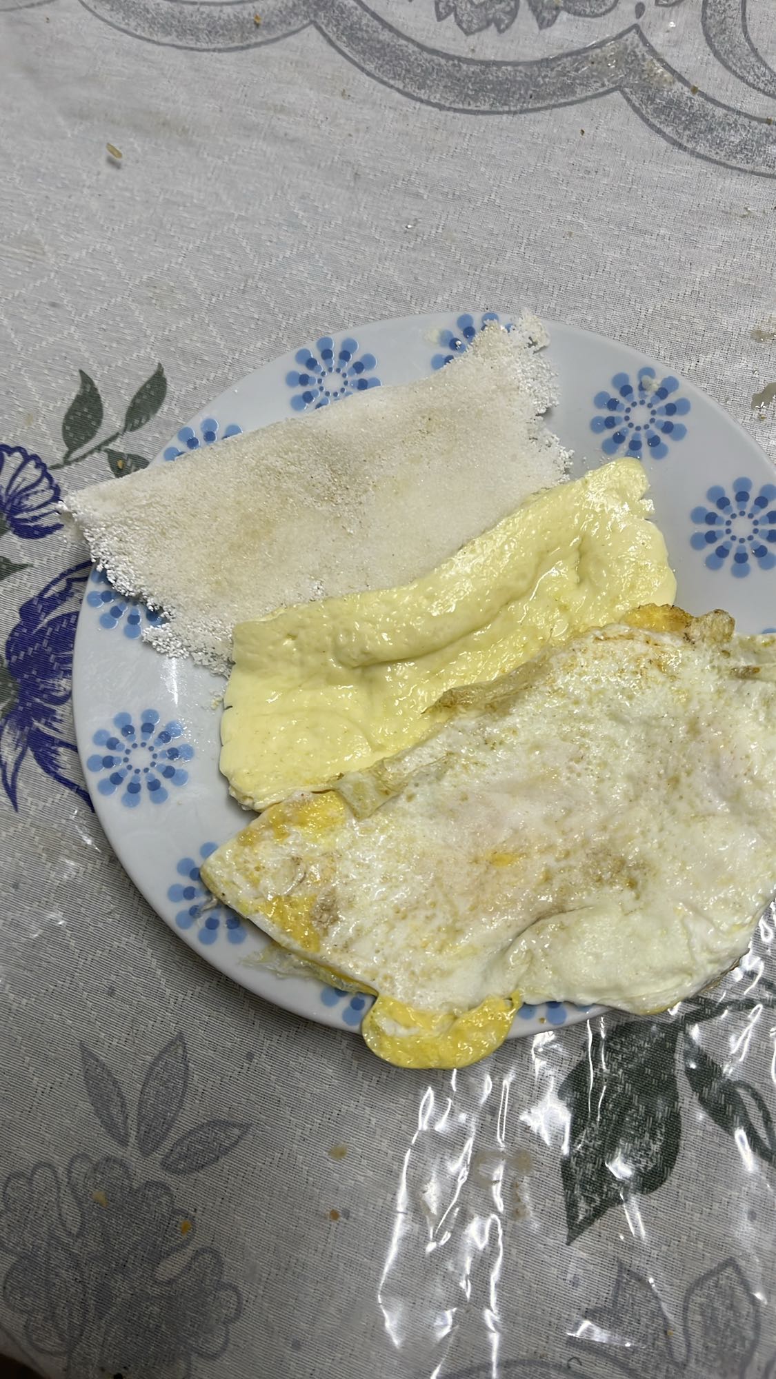 Tapioca com ovo e queijo minas
