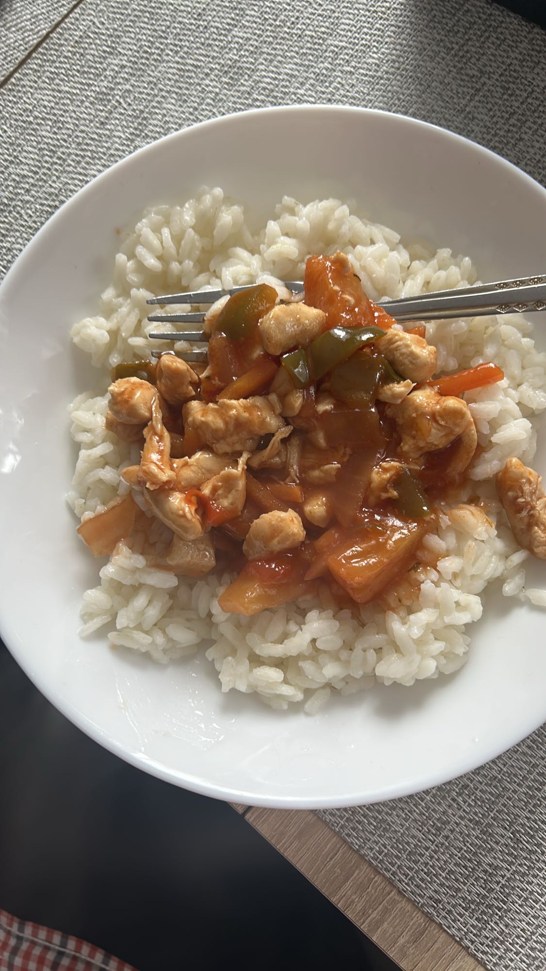 Kurczak z warzywami i ryżem