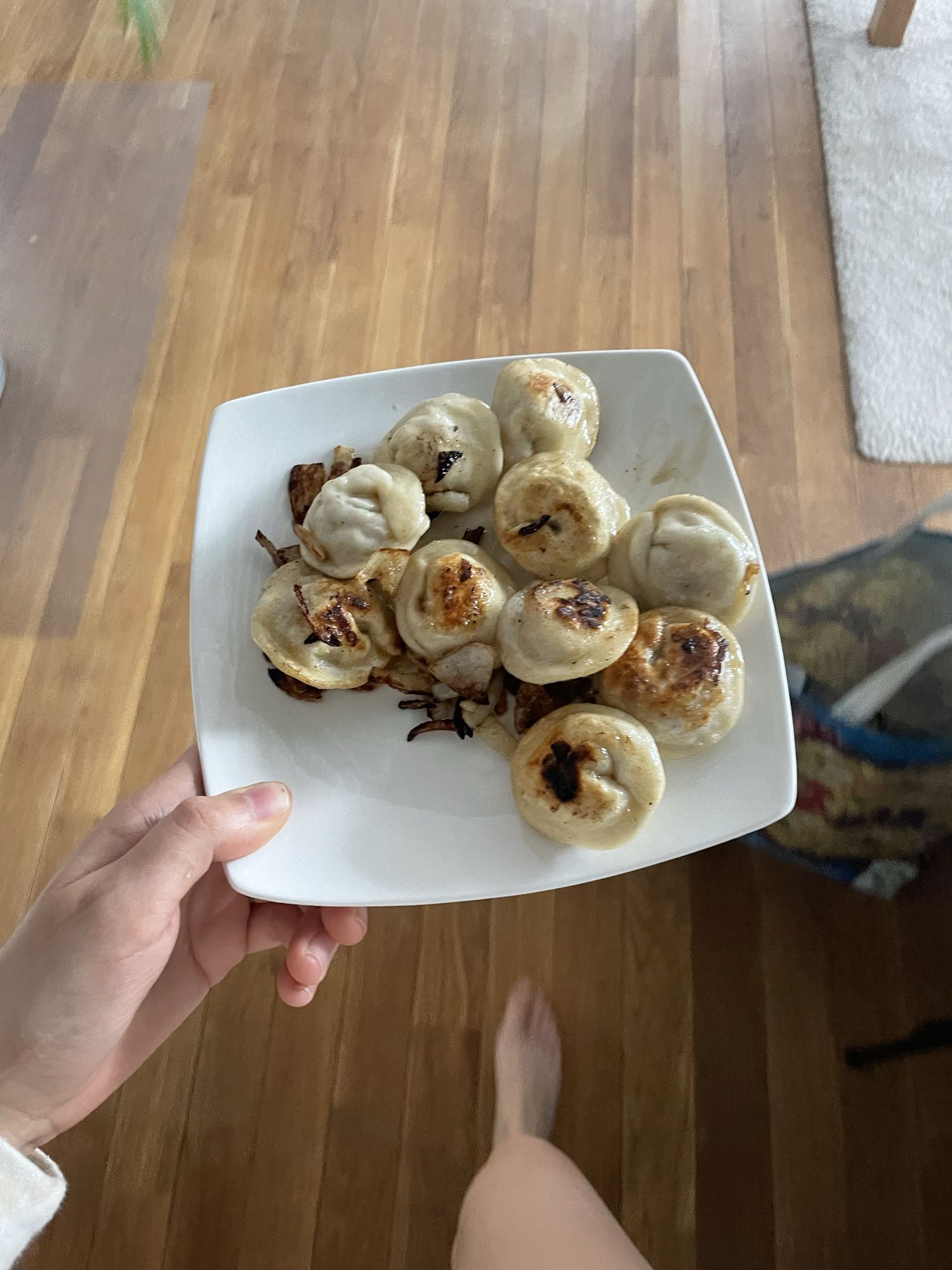 Smażone pierogi z cebulą