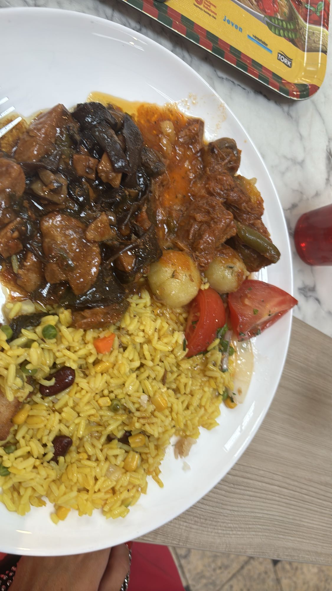 Ryż z warzywami i gulasz