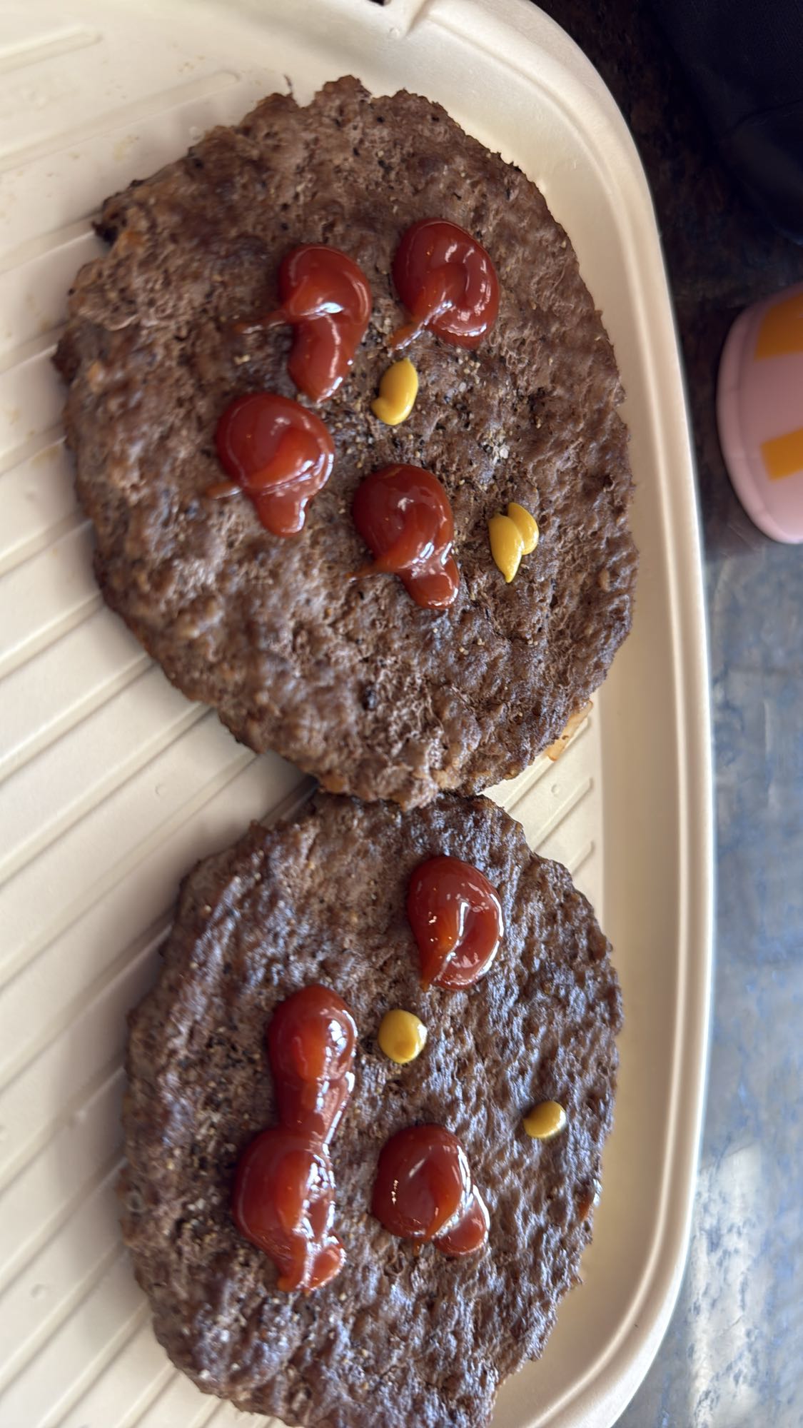 Galettes de boeuf ketchup moutarde