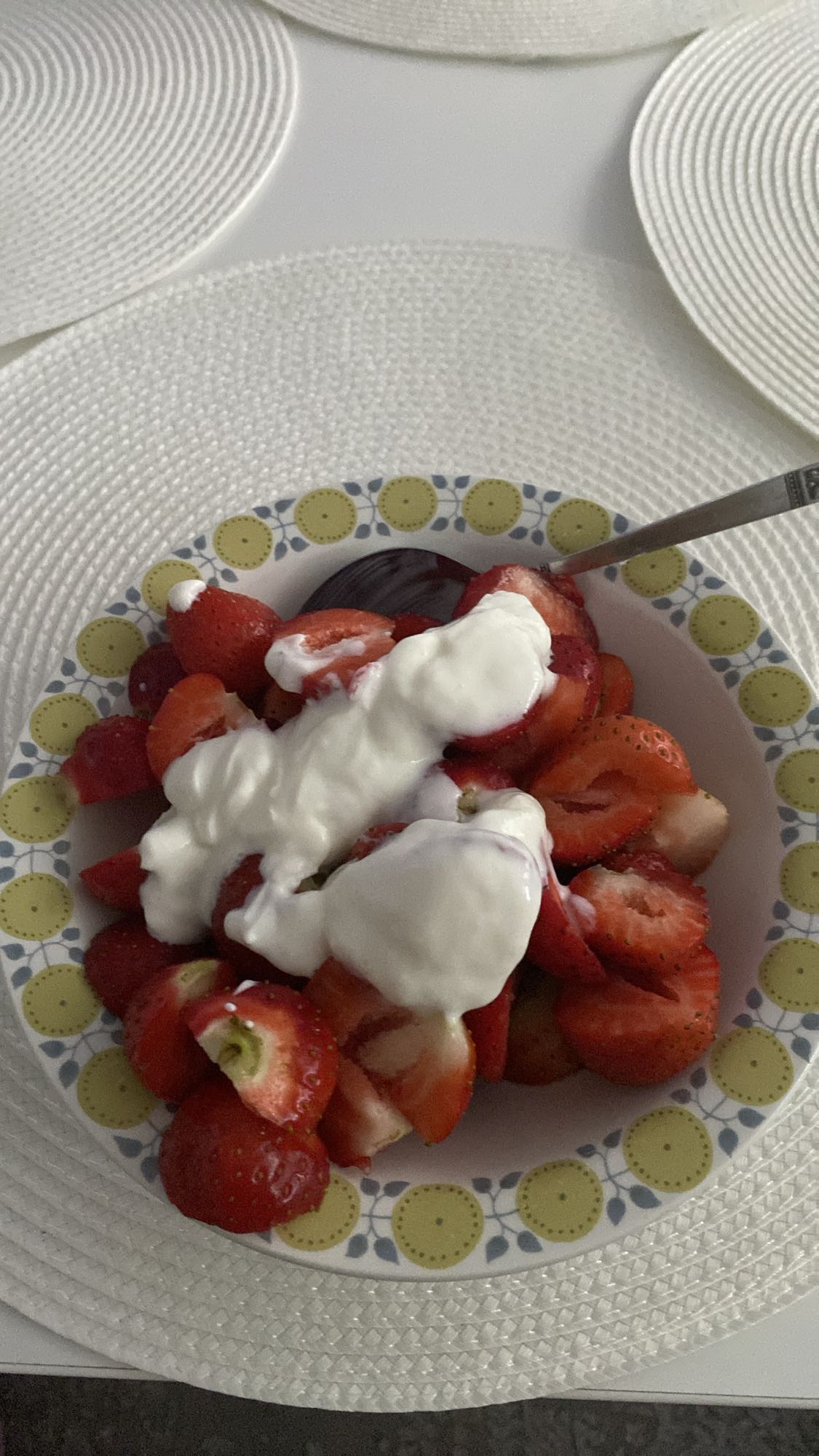 Truskawki z jogurtem