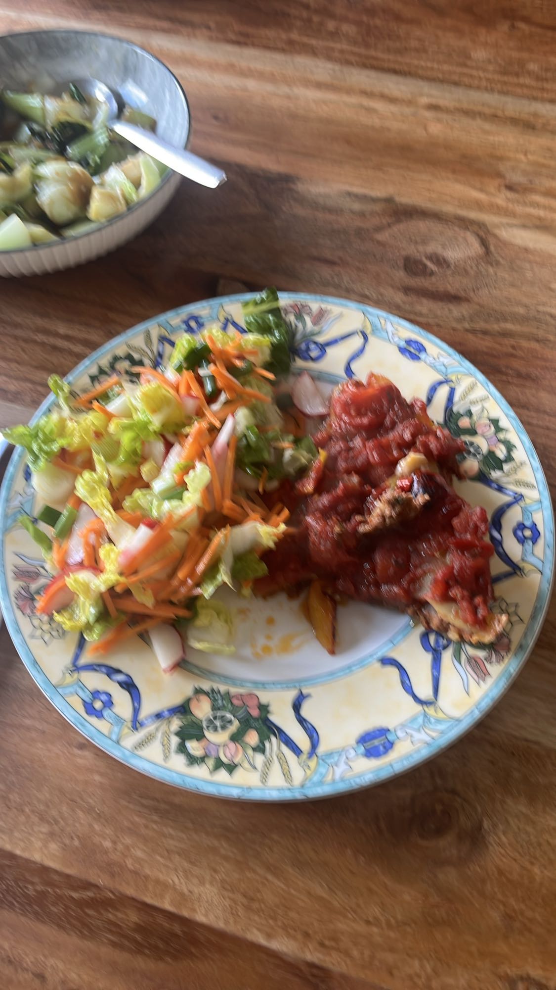 Bunter Salat mit Hackfleisch