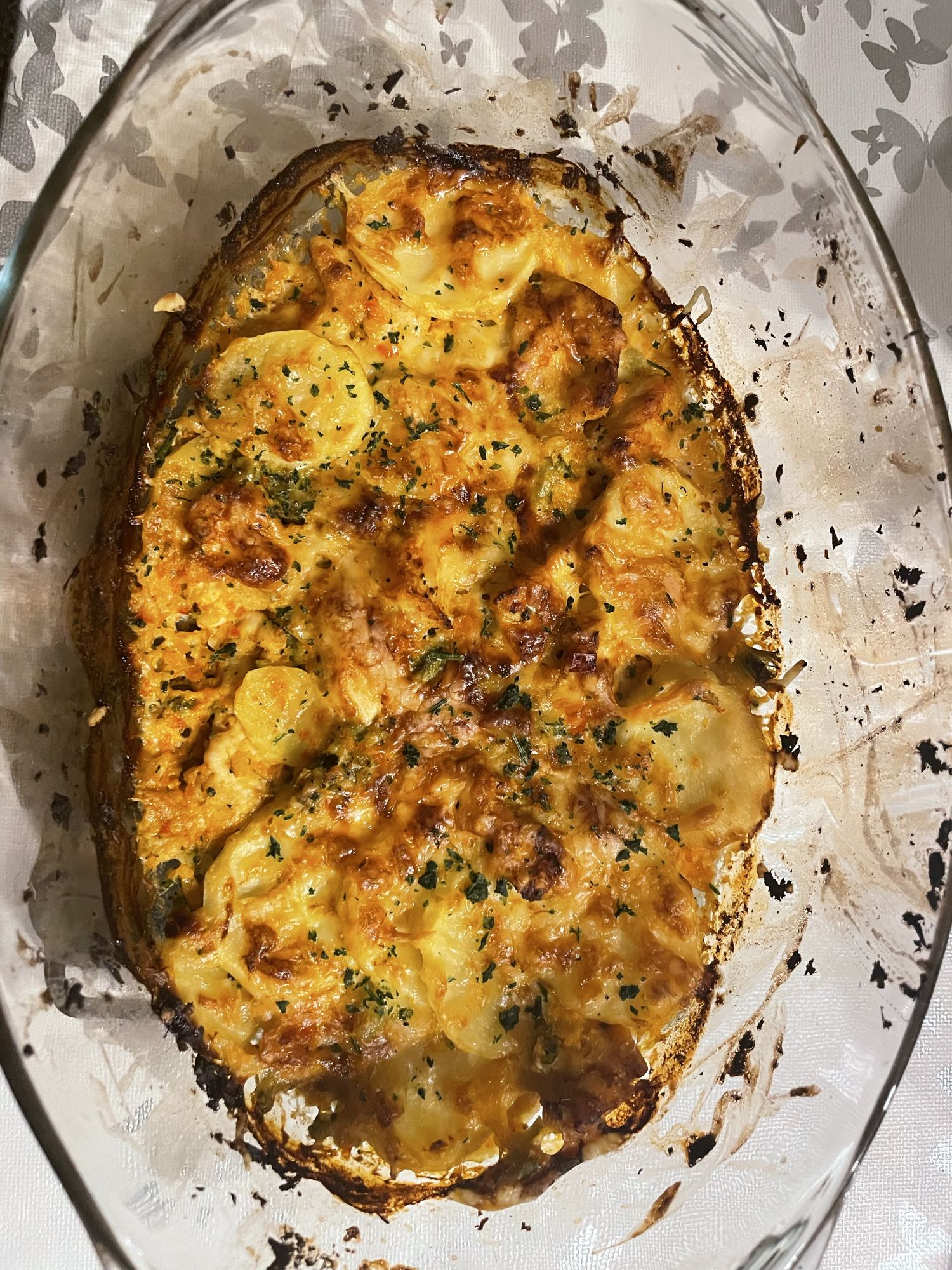 Herzhafter Hähnchenbrust-Kartoffelauflauf mit Gemüse