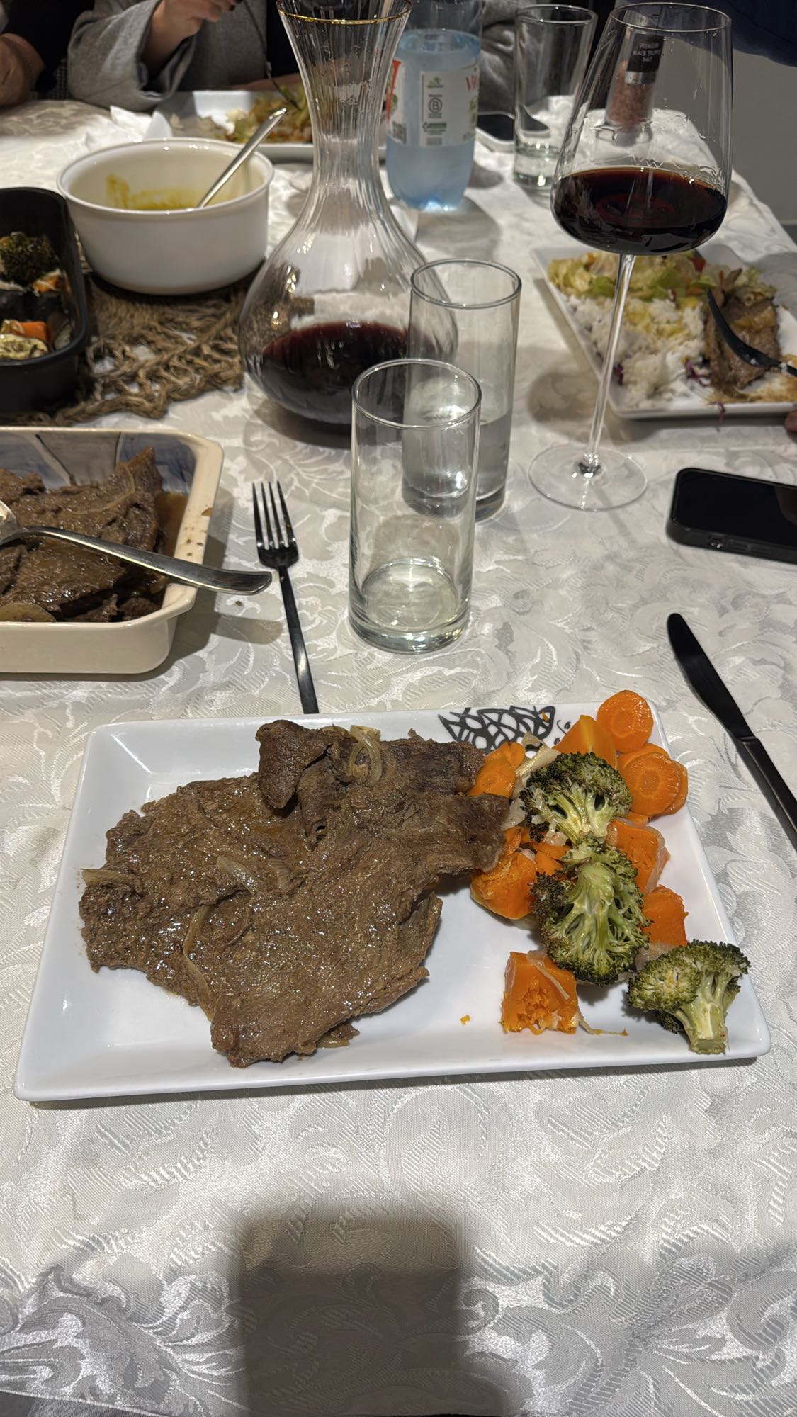 Carne con verduras y barra de cereal