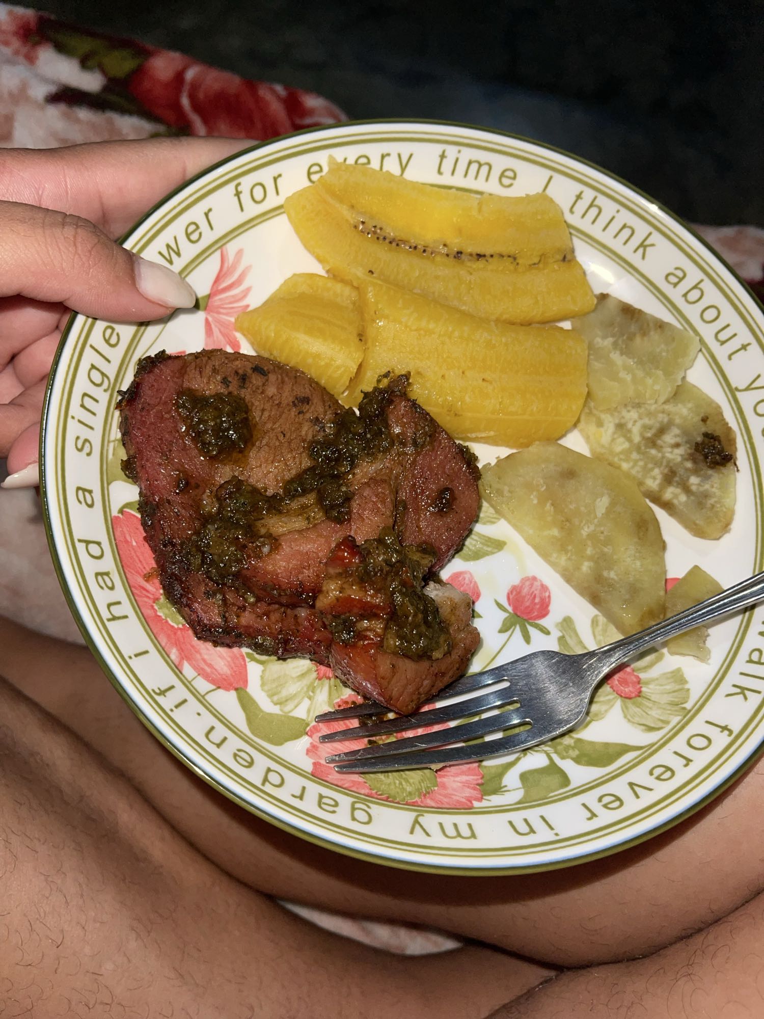Carne con plátano y yuca