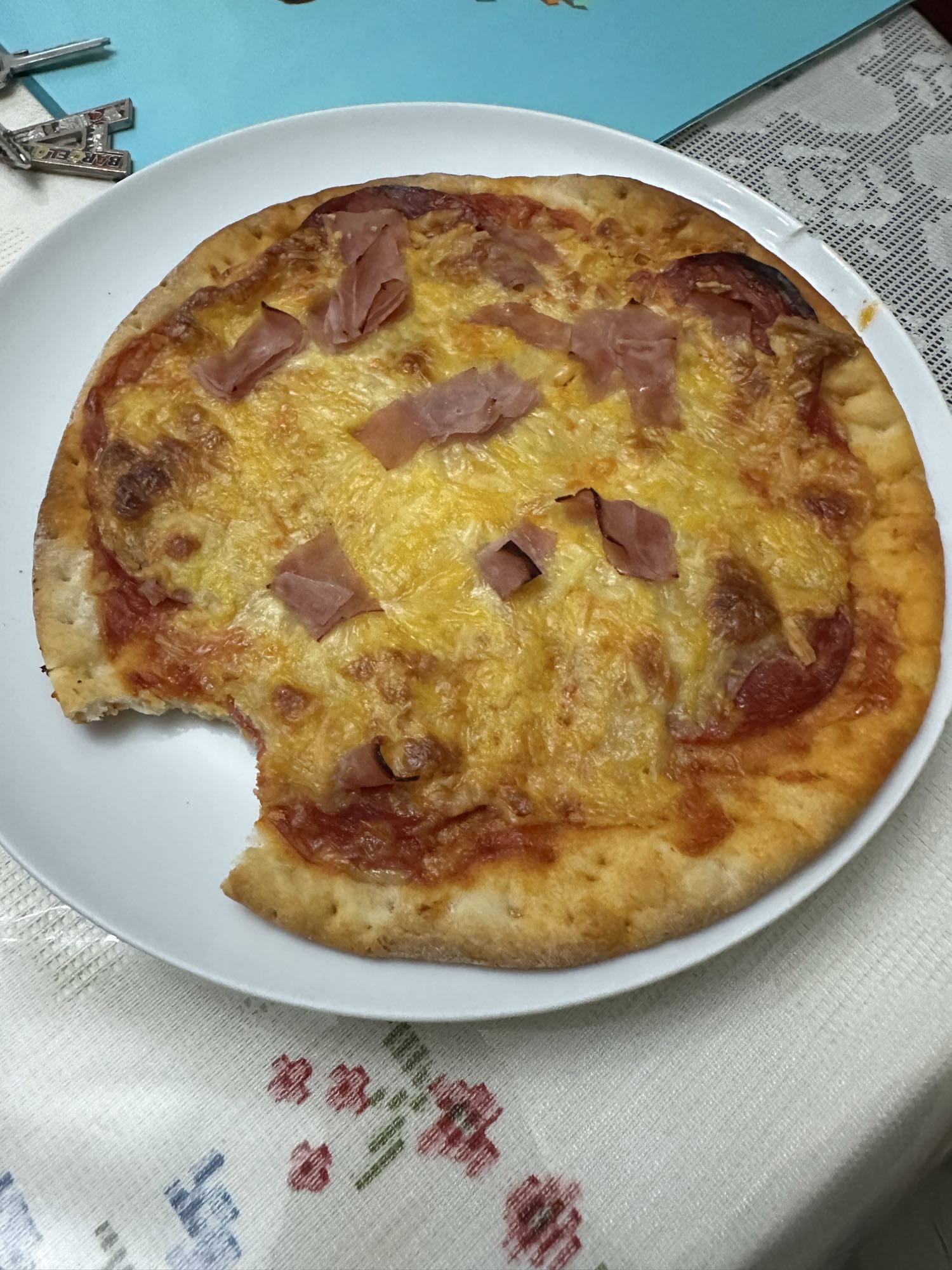 Pizza de jamón y queso