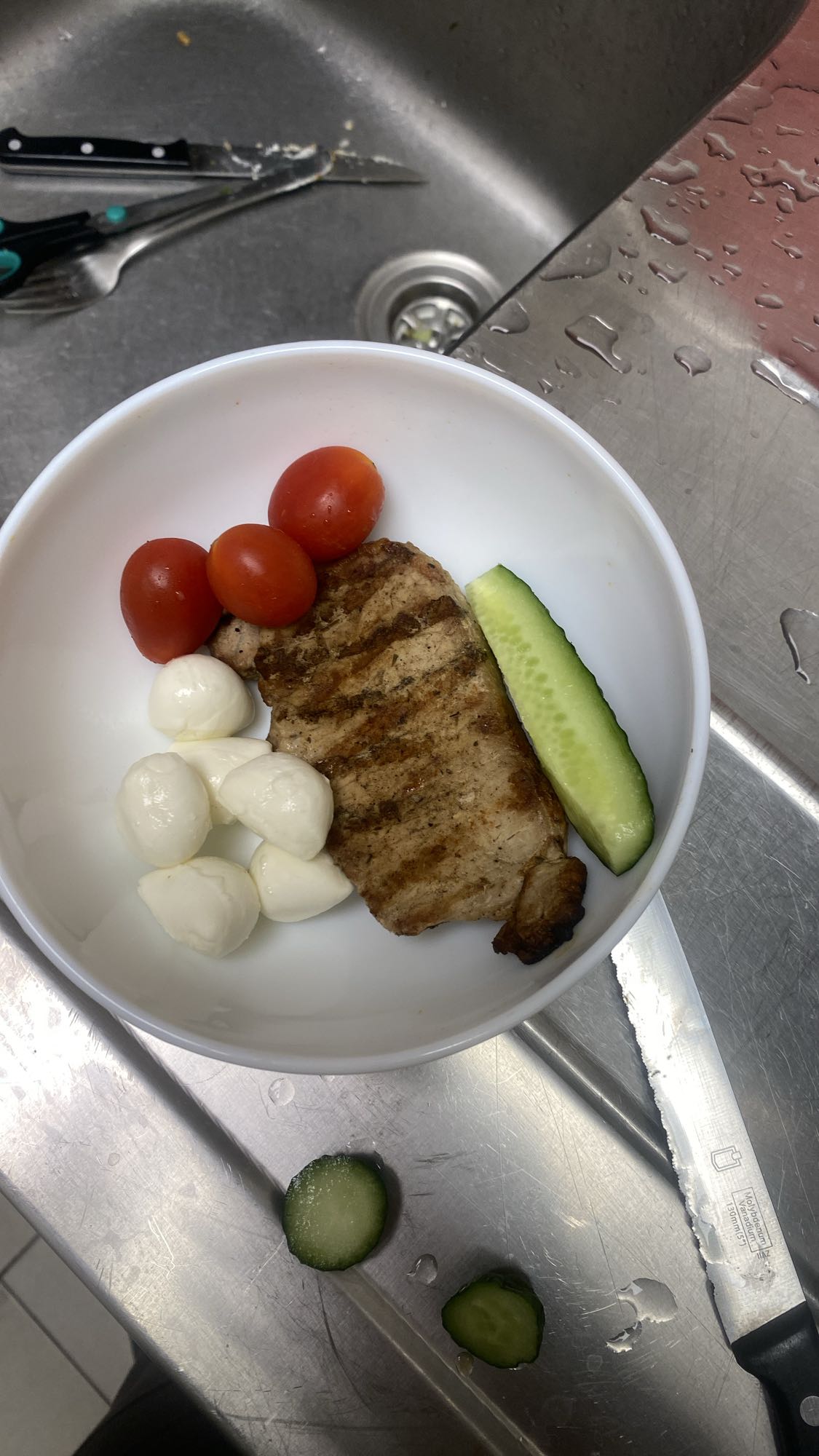 Piept de pui cu legume