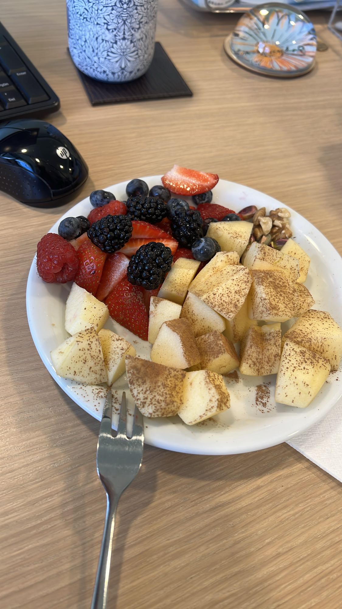 Φρουτοσαλάτα με καρύδια