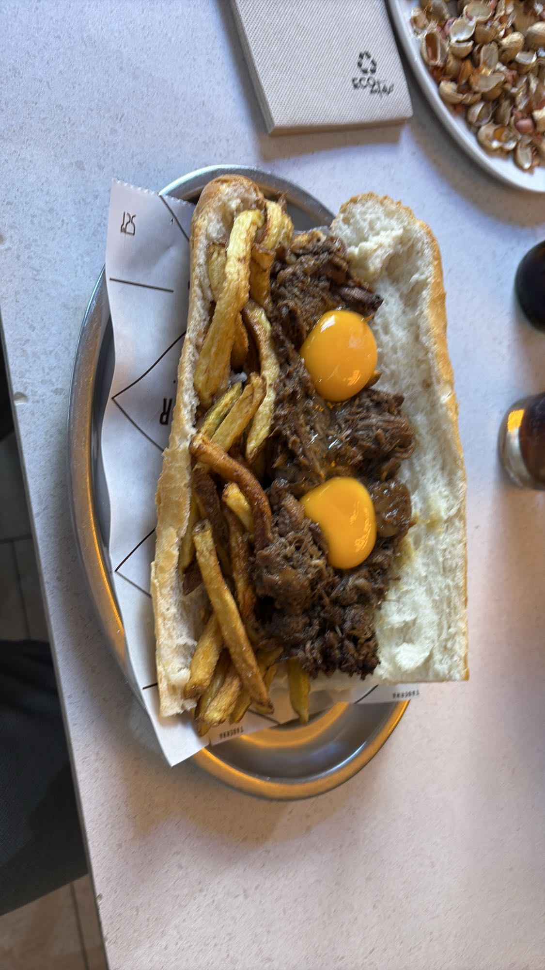 bocadillo carne, papas y huevo