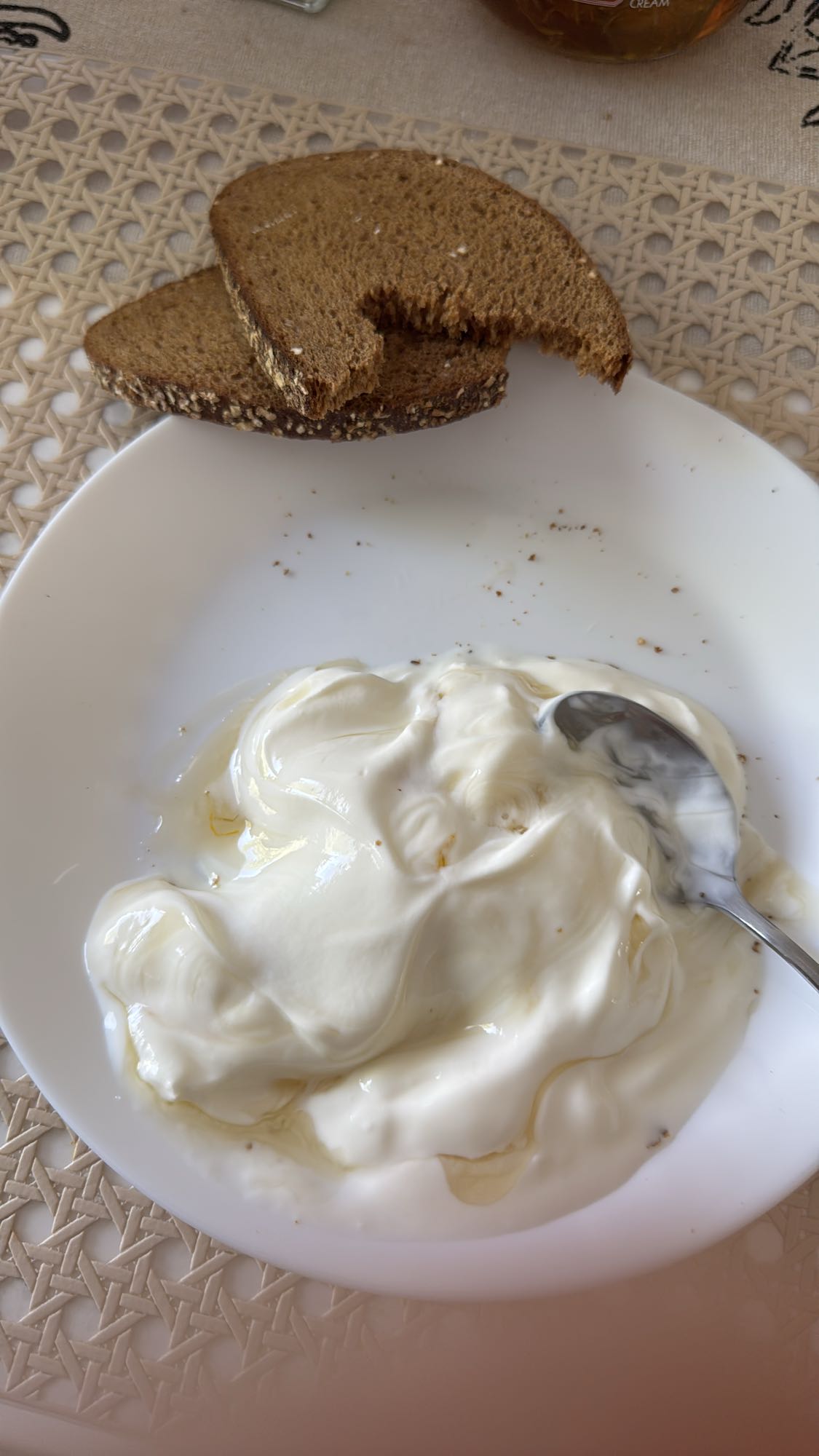 Yoghurt med honung & bröd