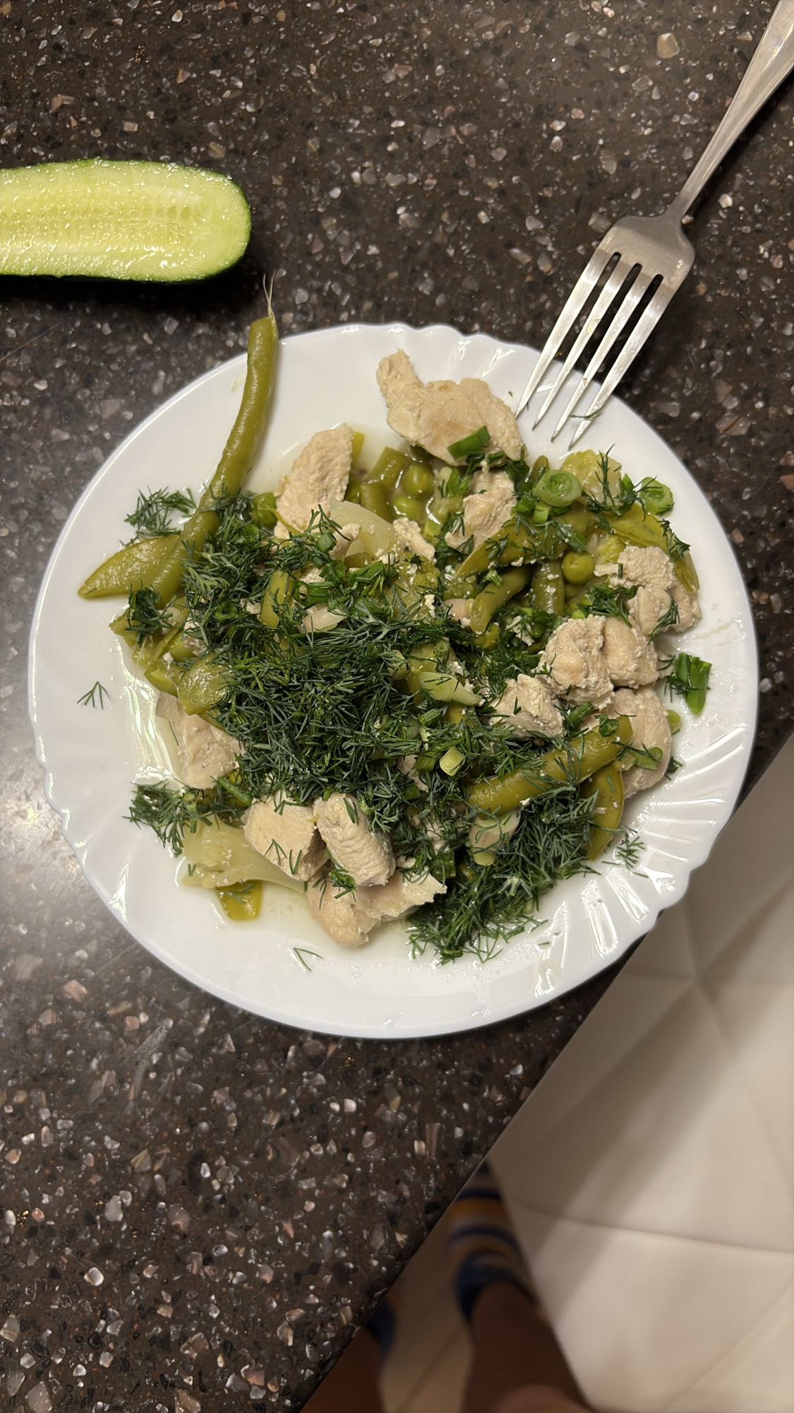 Chicken with green beans and herbs