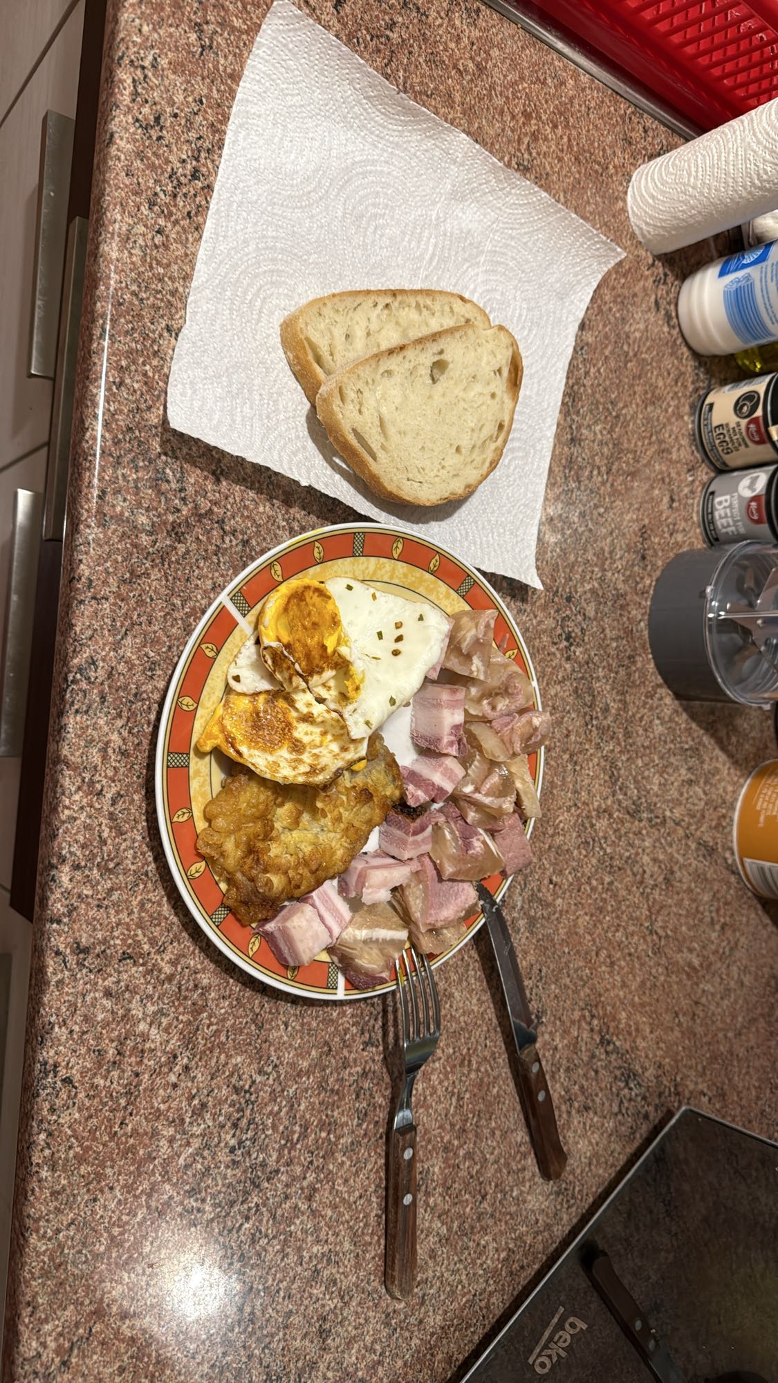 Mic dejun cu ou și slănină