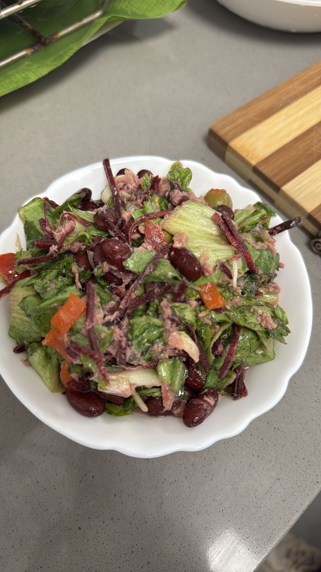 Salată cu ton și fasole