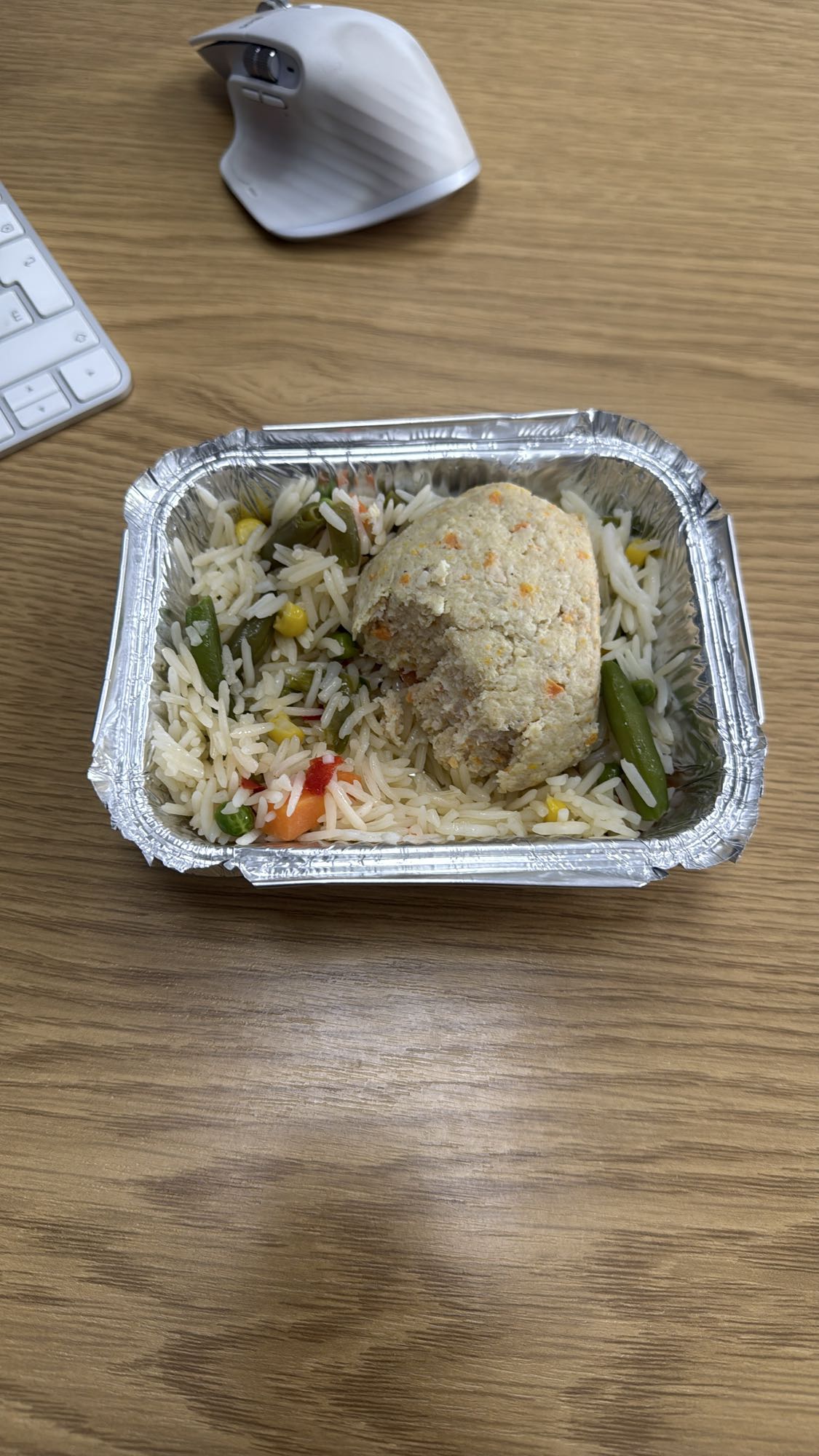 Рис с овощами и котлета