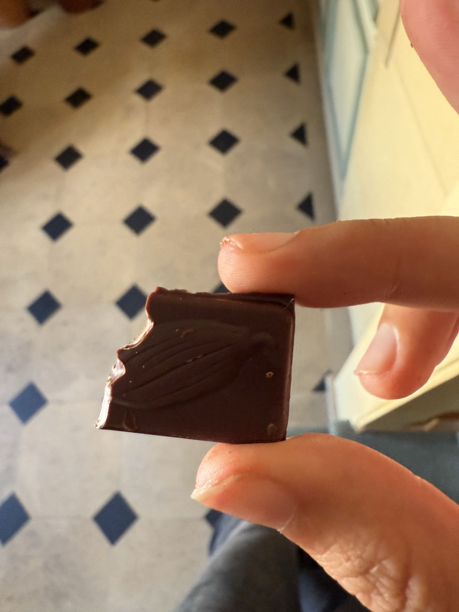 Carré de chocolat noir