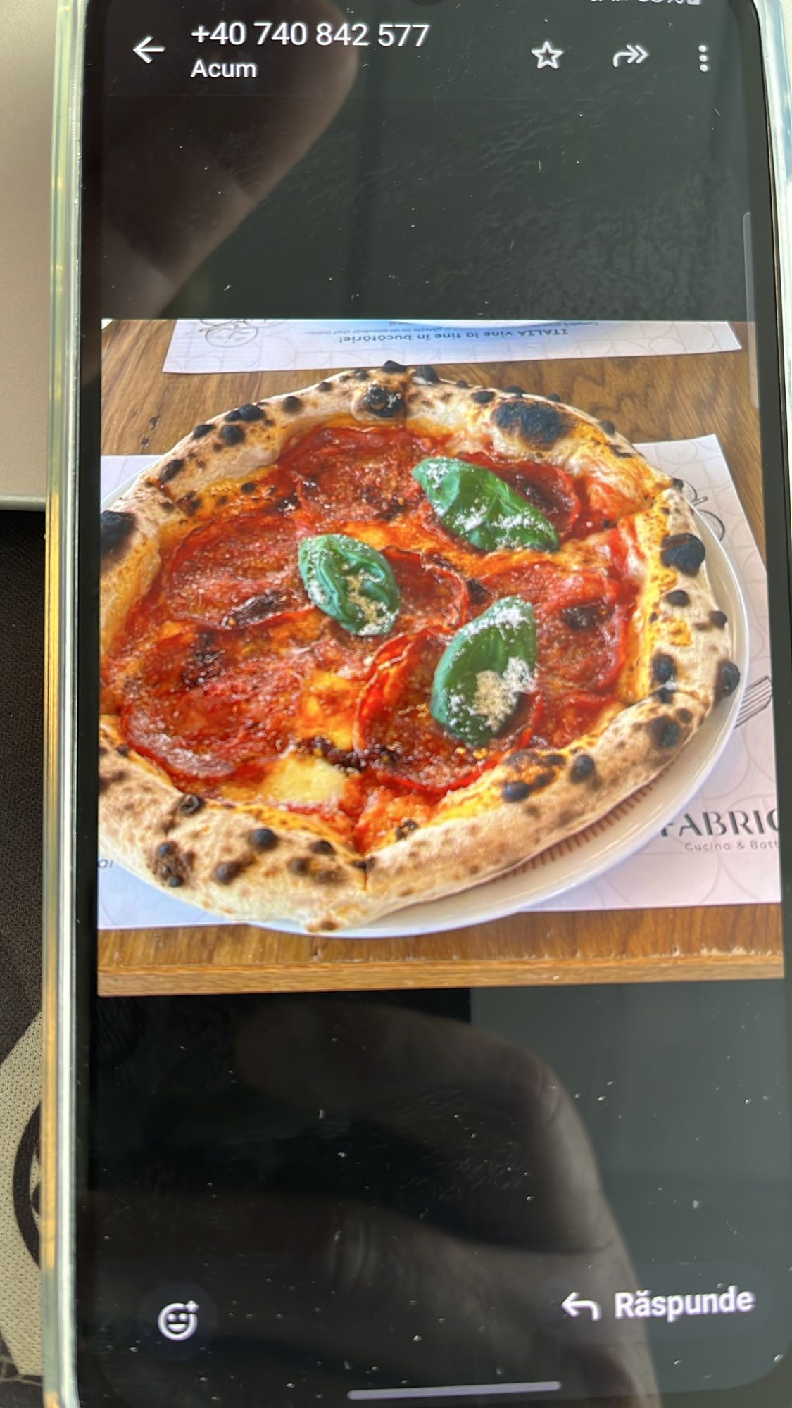 Pizza salam picant + banana