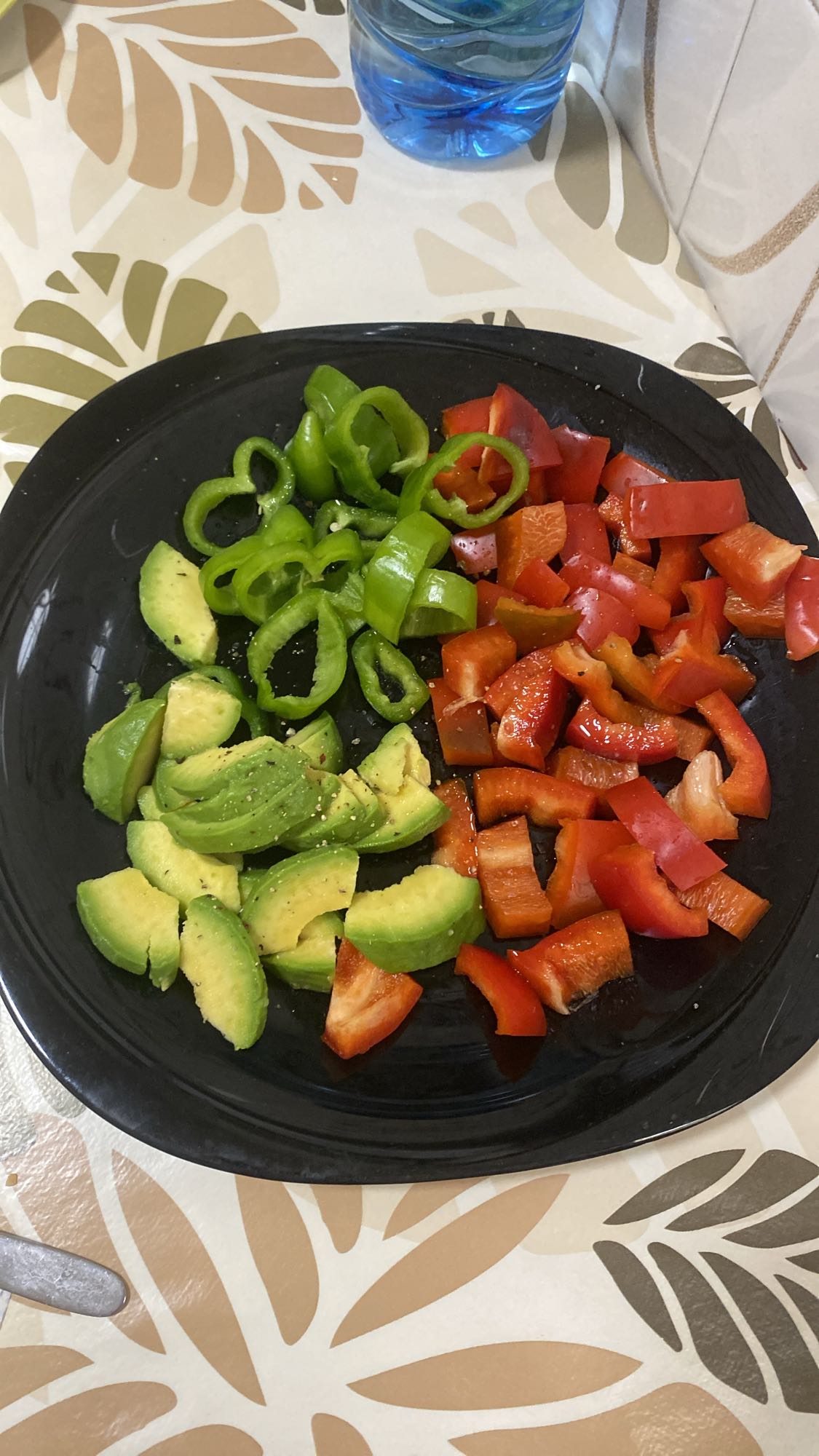 Ensalada de pimientos y aguacate