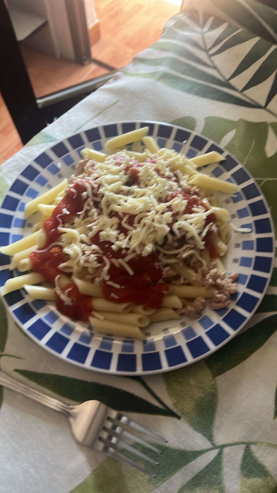 Pasta con carne y queso