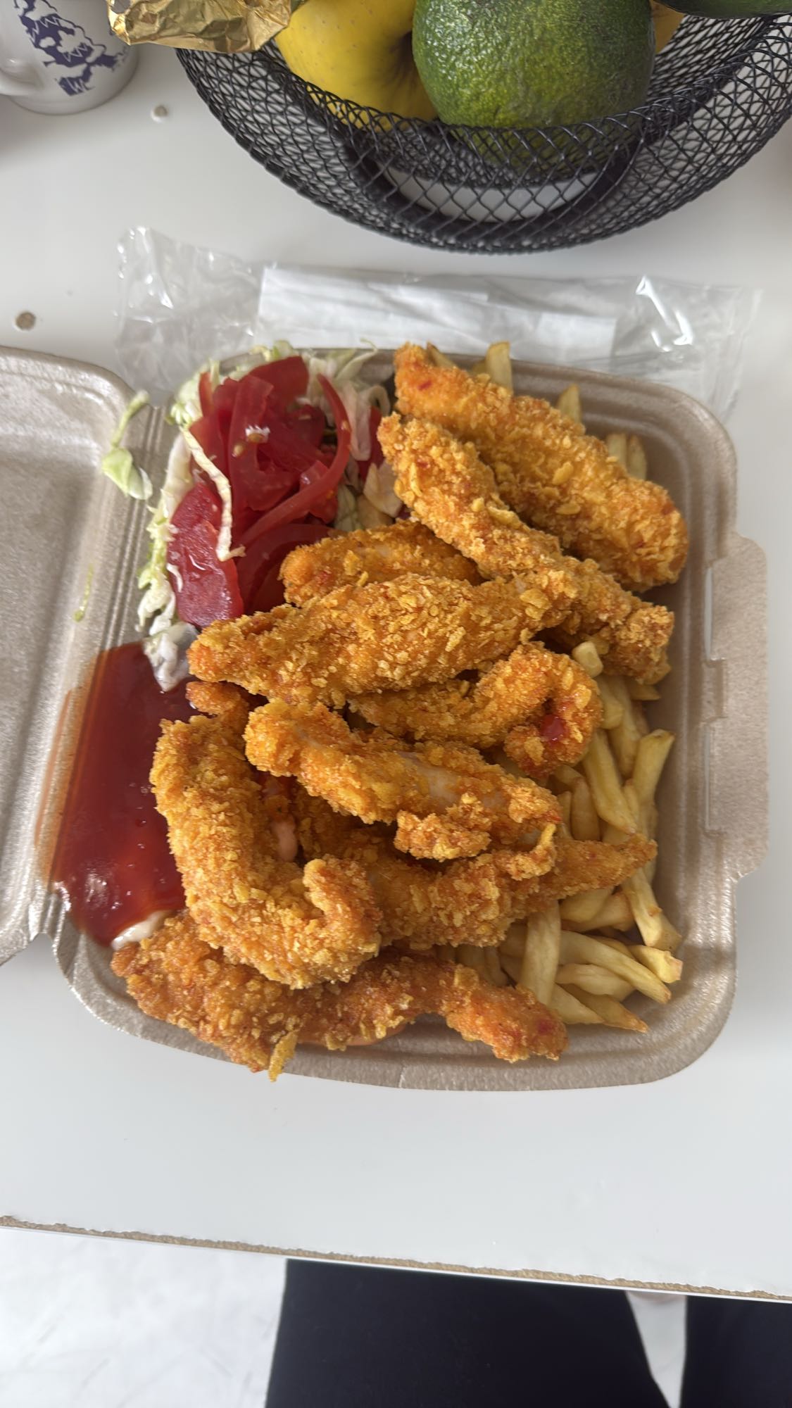 Pui pane cu cartofi prăjiți