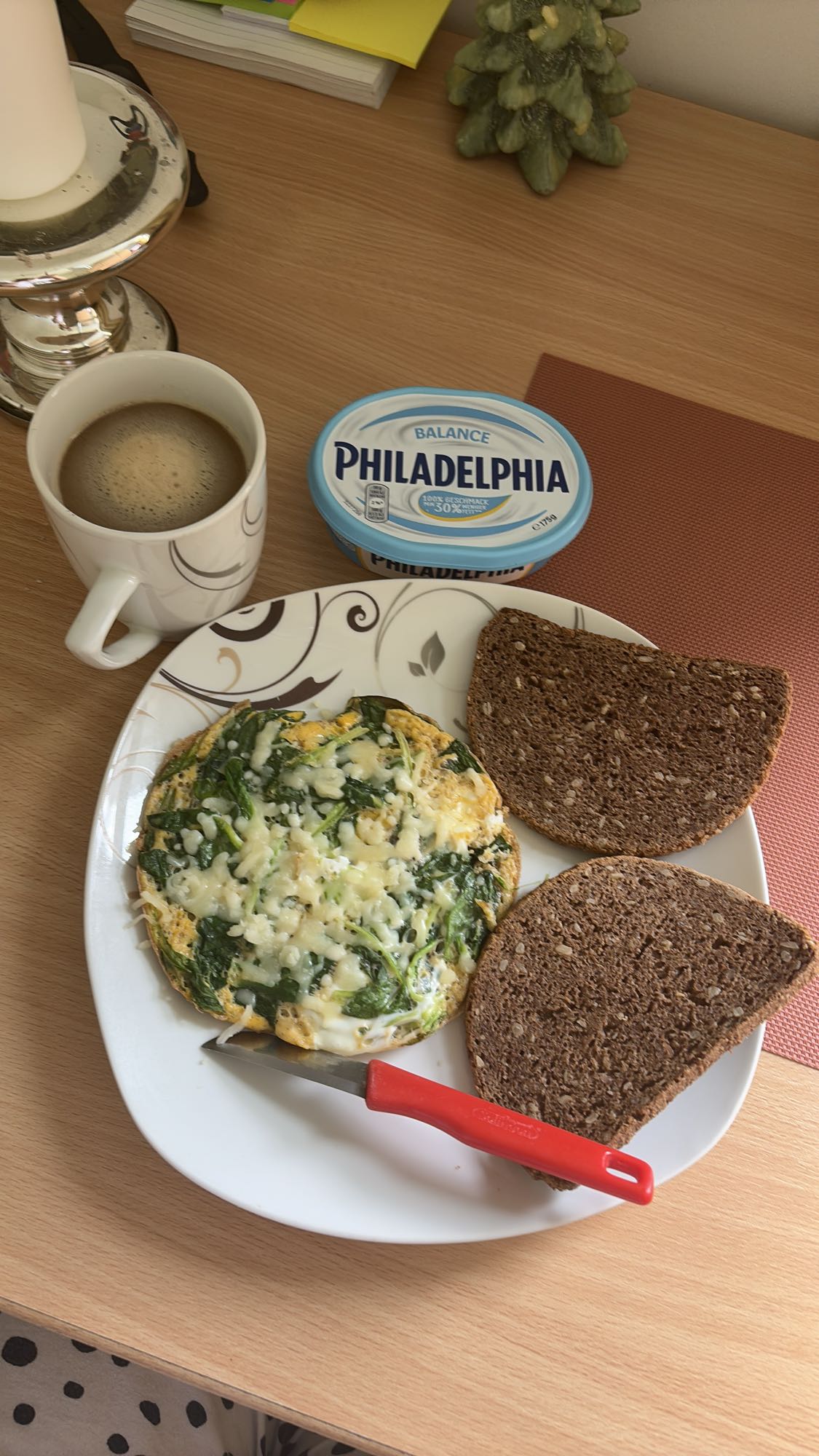 Omelett mit Vollkornbrot