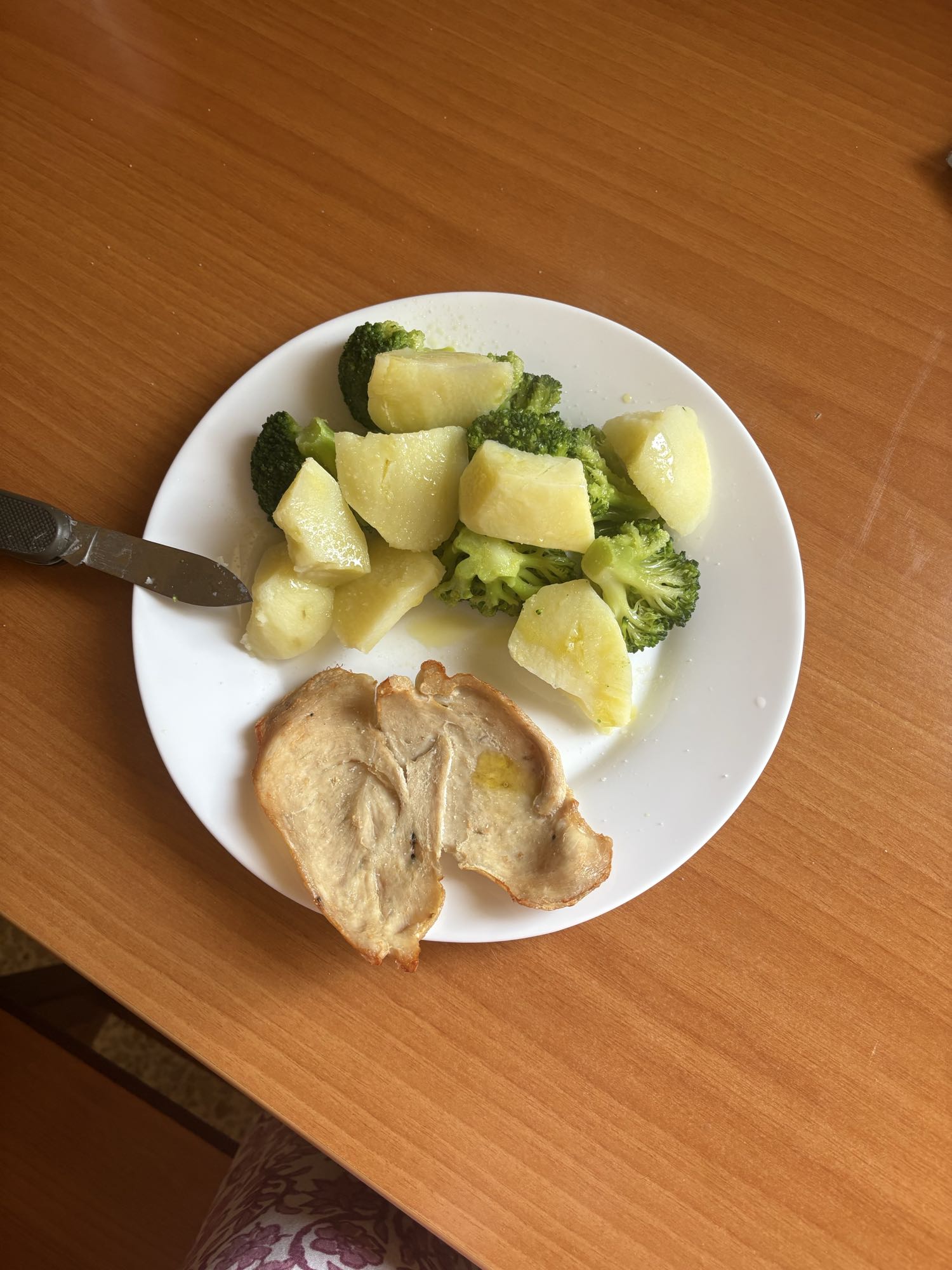 Pollo con papas y brócoli