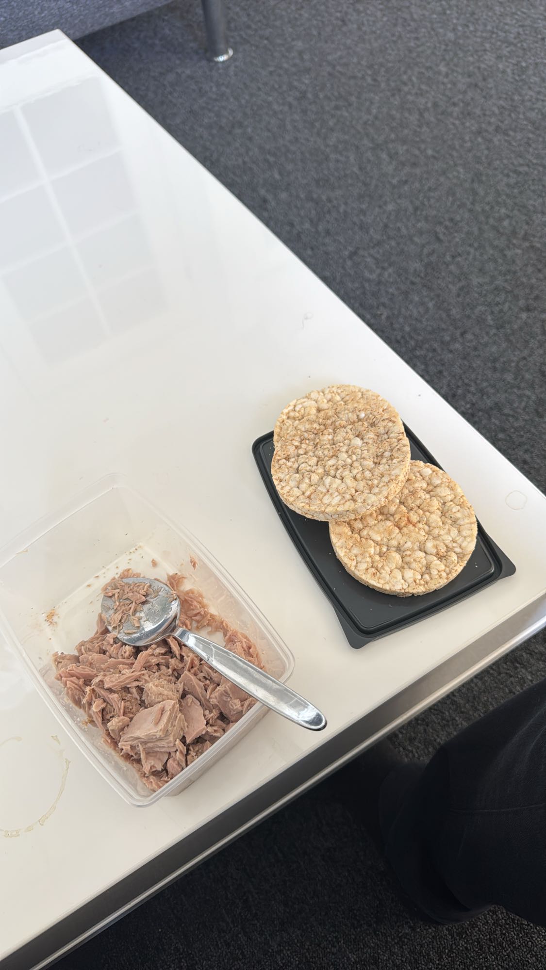 Tonfisk och riskakor