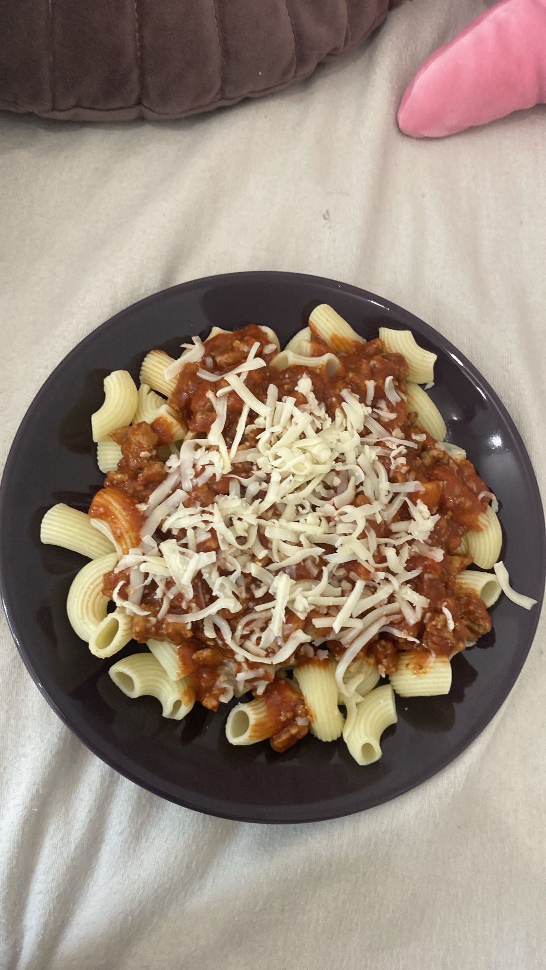 Makaron z sosem mięsnym