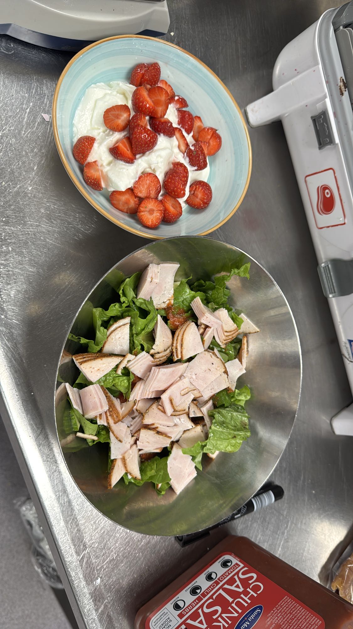 Kalkonsallad och yoghurt