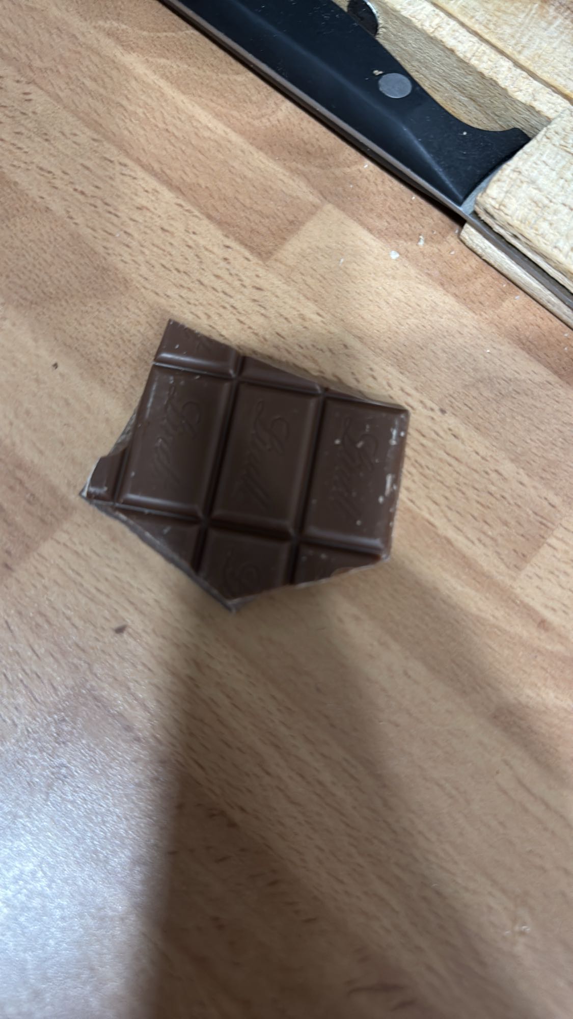 Trozo de chocolate con leche