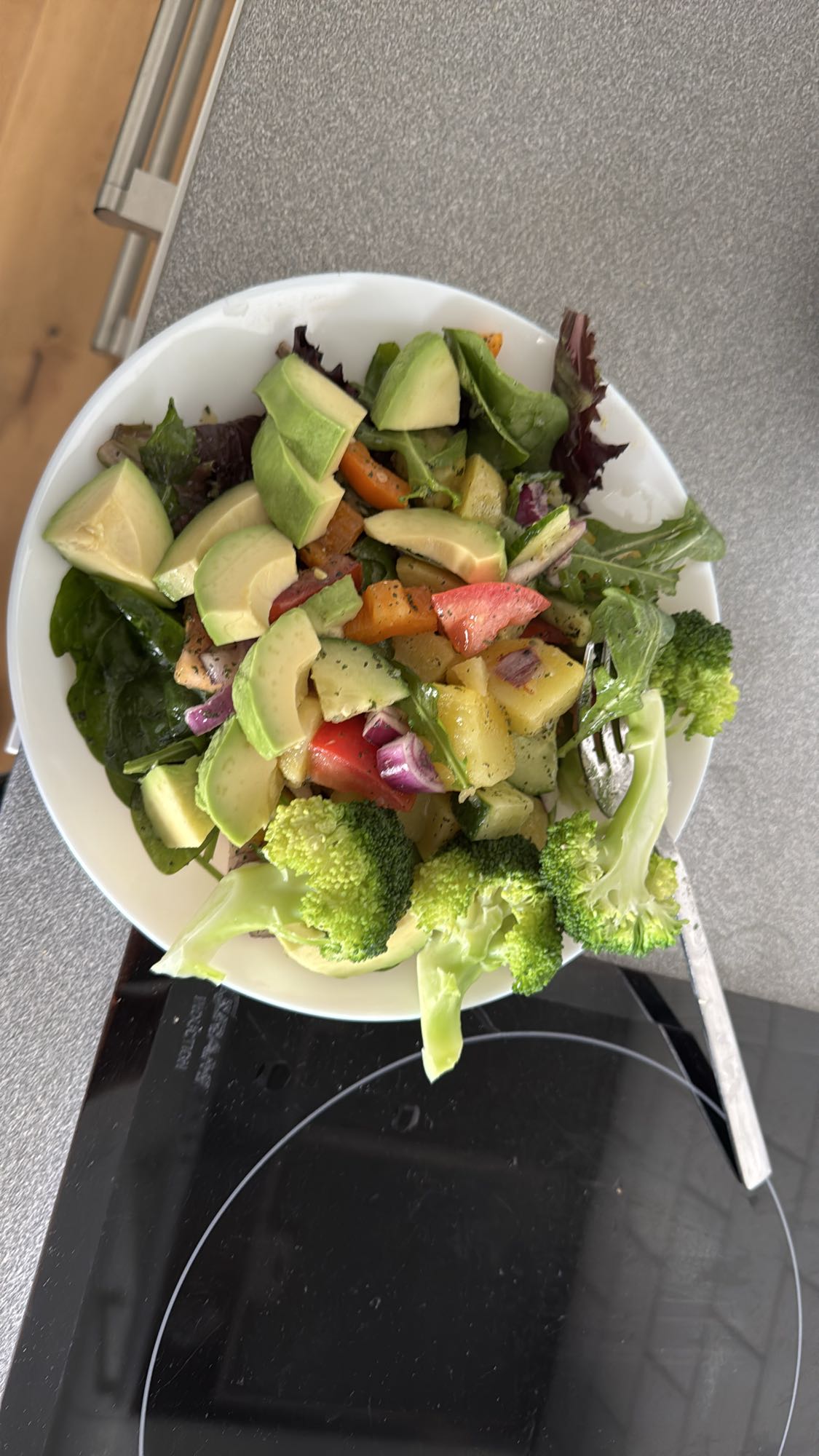 Färgglad grönsakssallad