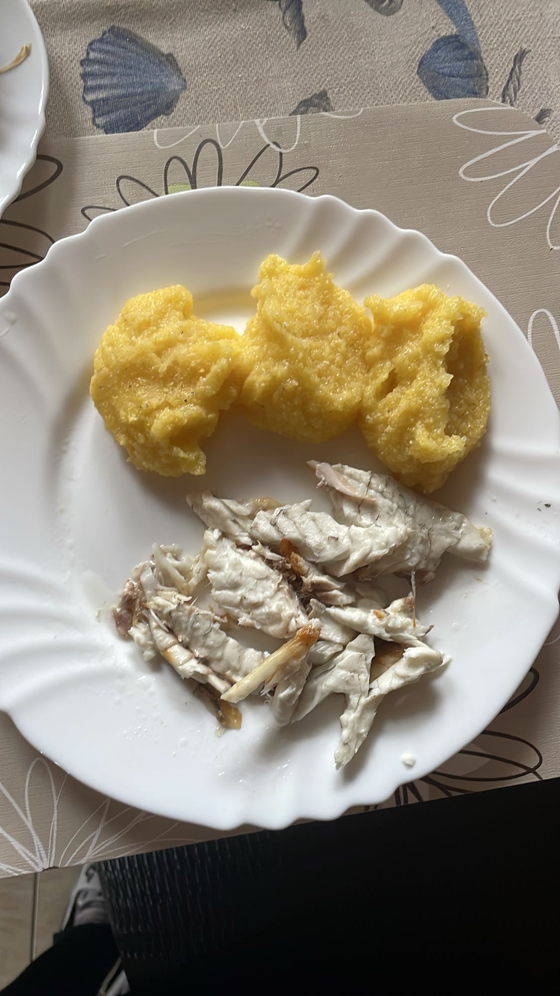 Pește cu mămăligă