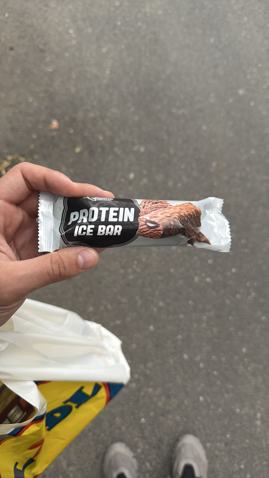 Baton proteic cu ciocolată