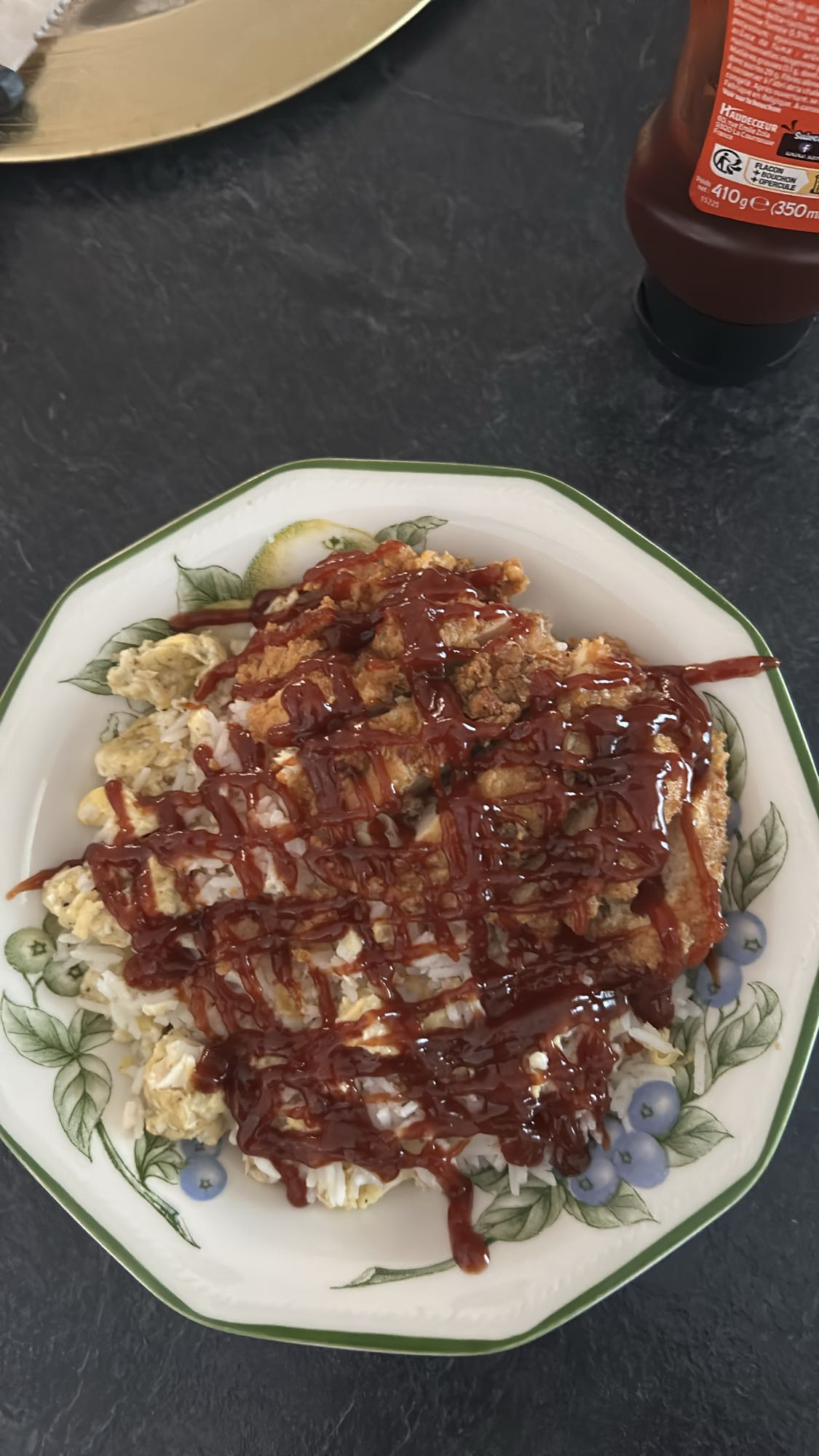 Riz, poulet frit, œufs