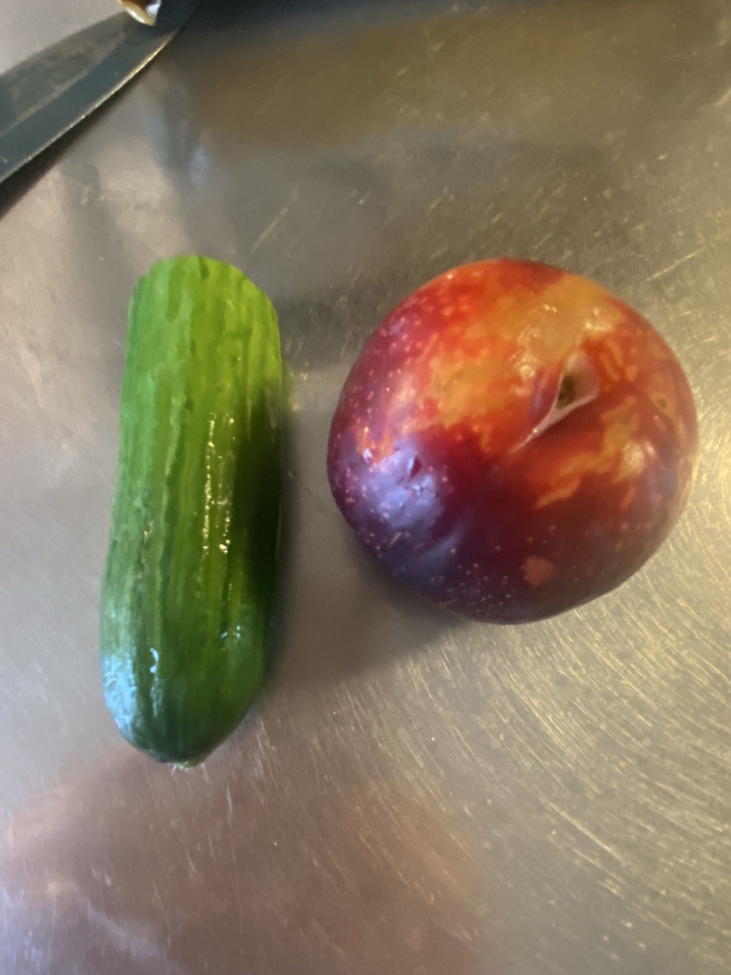 خيار وبرقوق