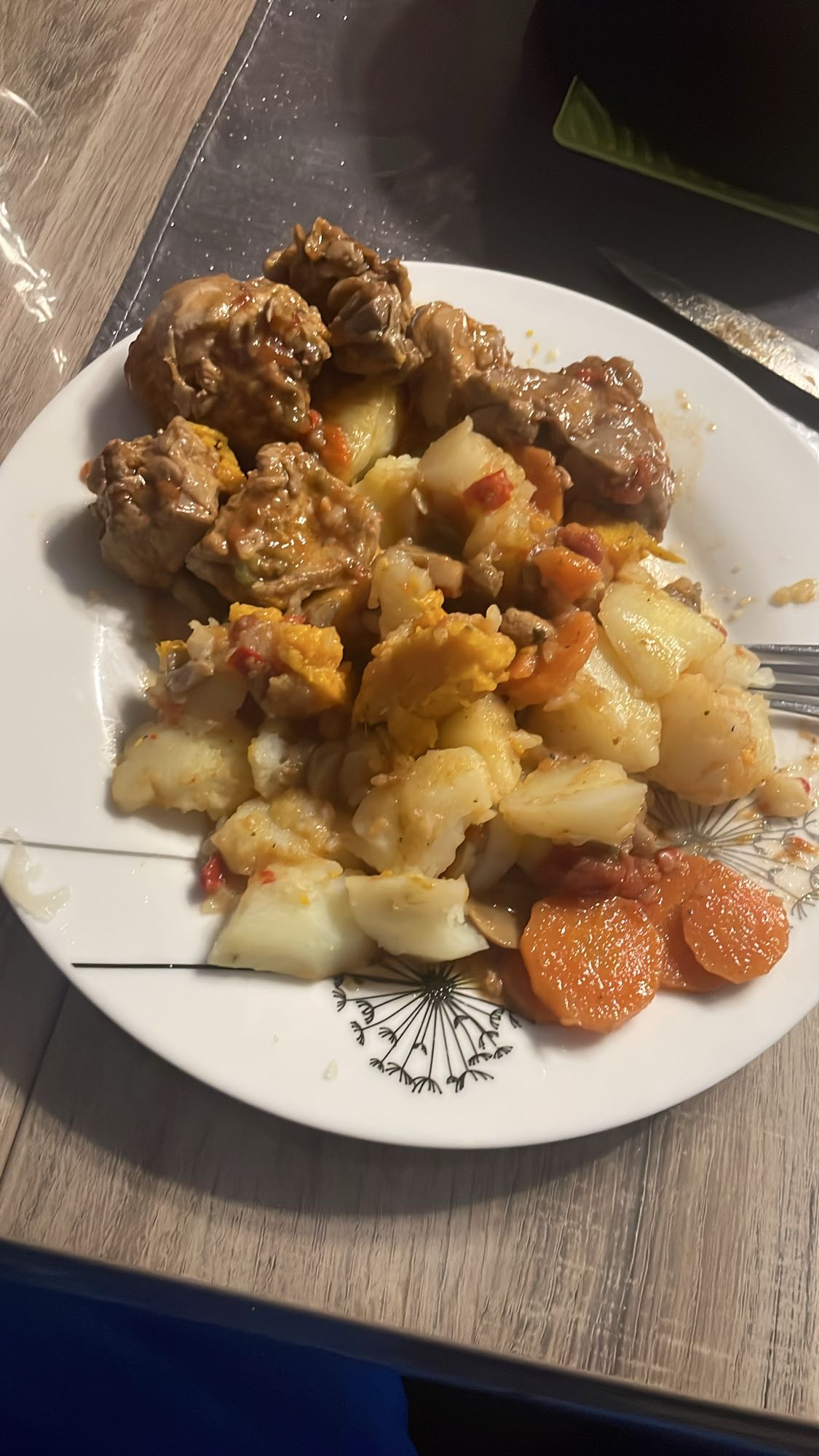 Poulet et légumes mijotés