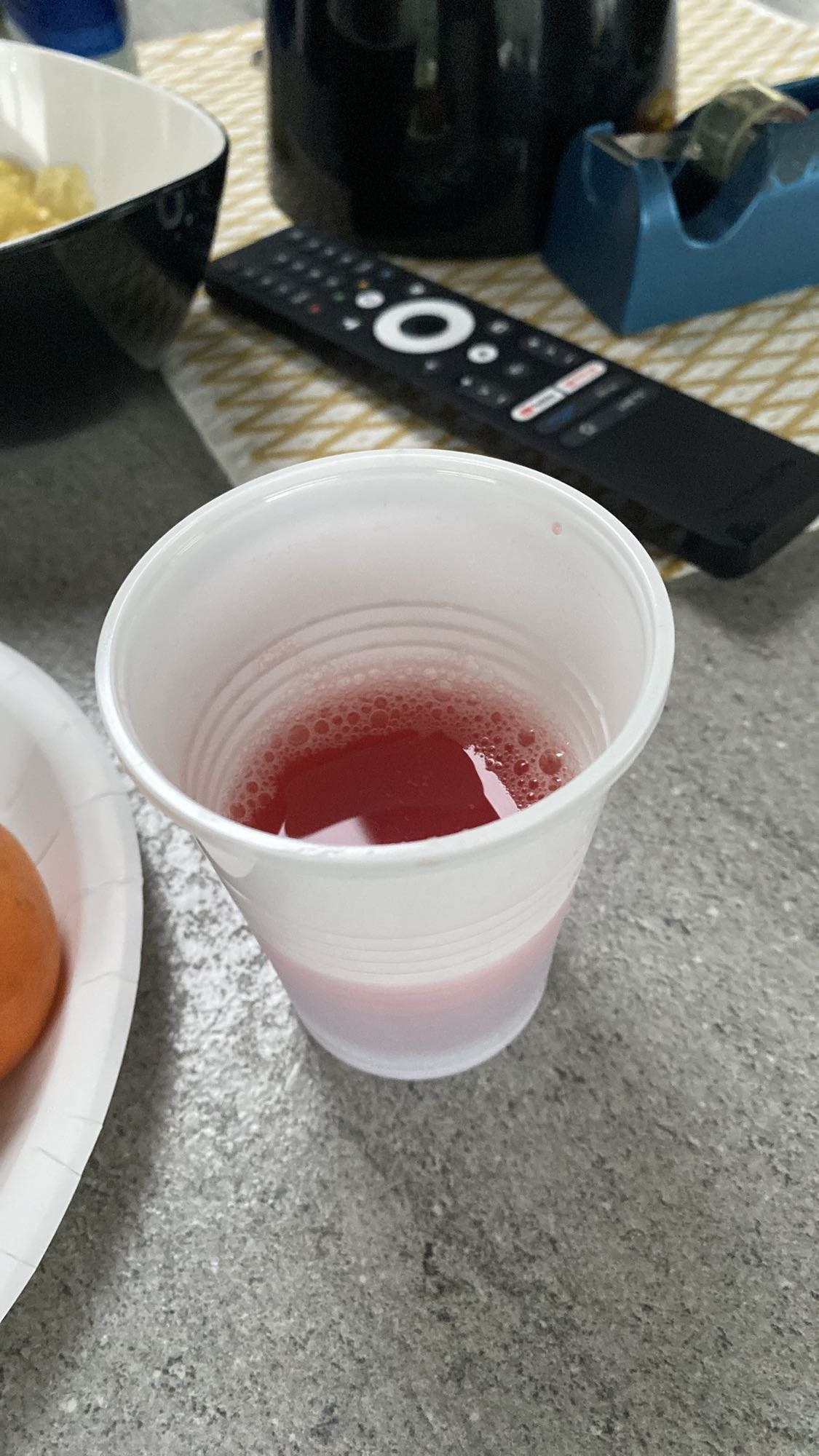 Eple og bringebærjuice