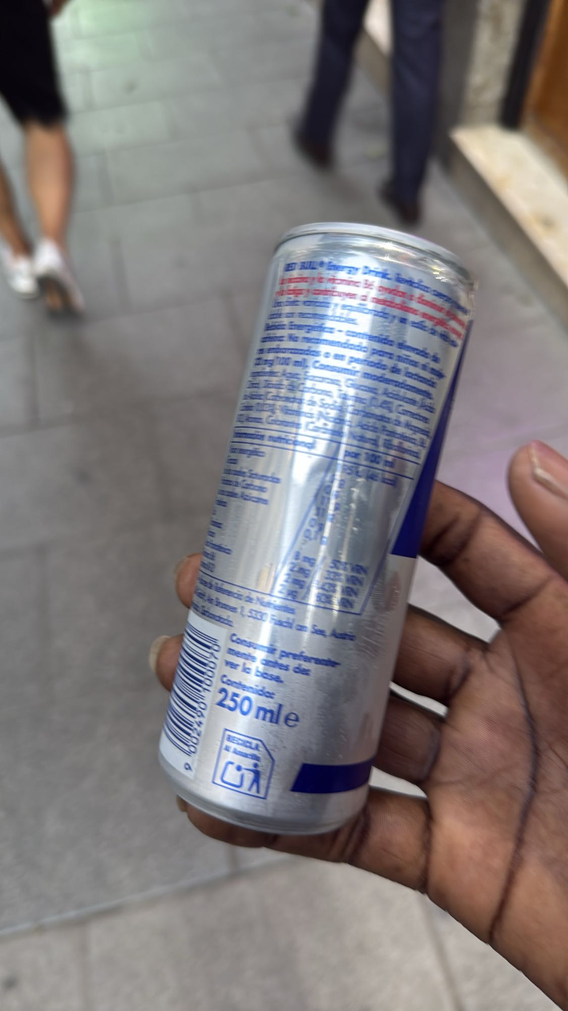 Bebida energética lata