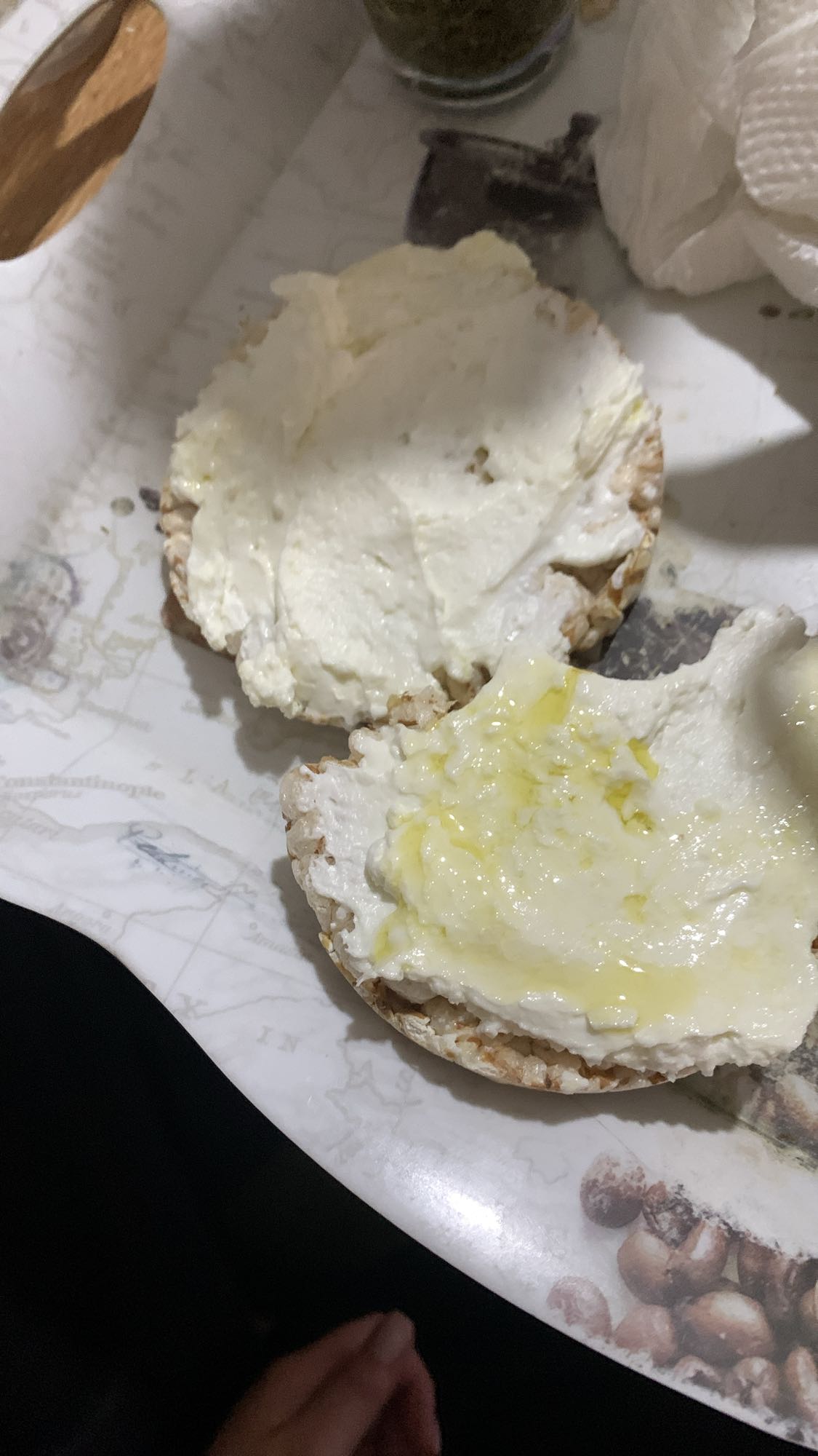 Rice cakes with cheese