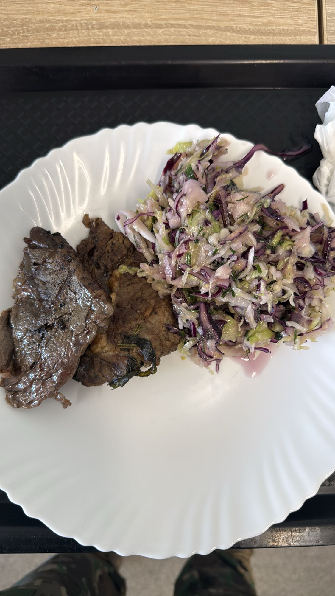 Vită la grătar cu salată