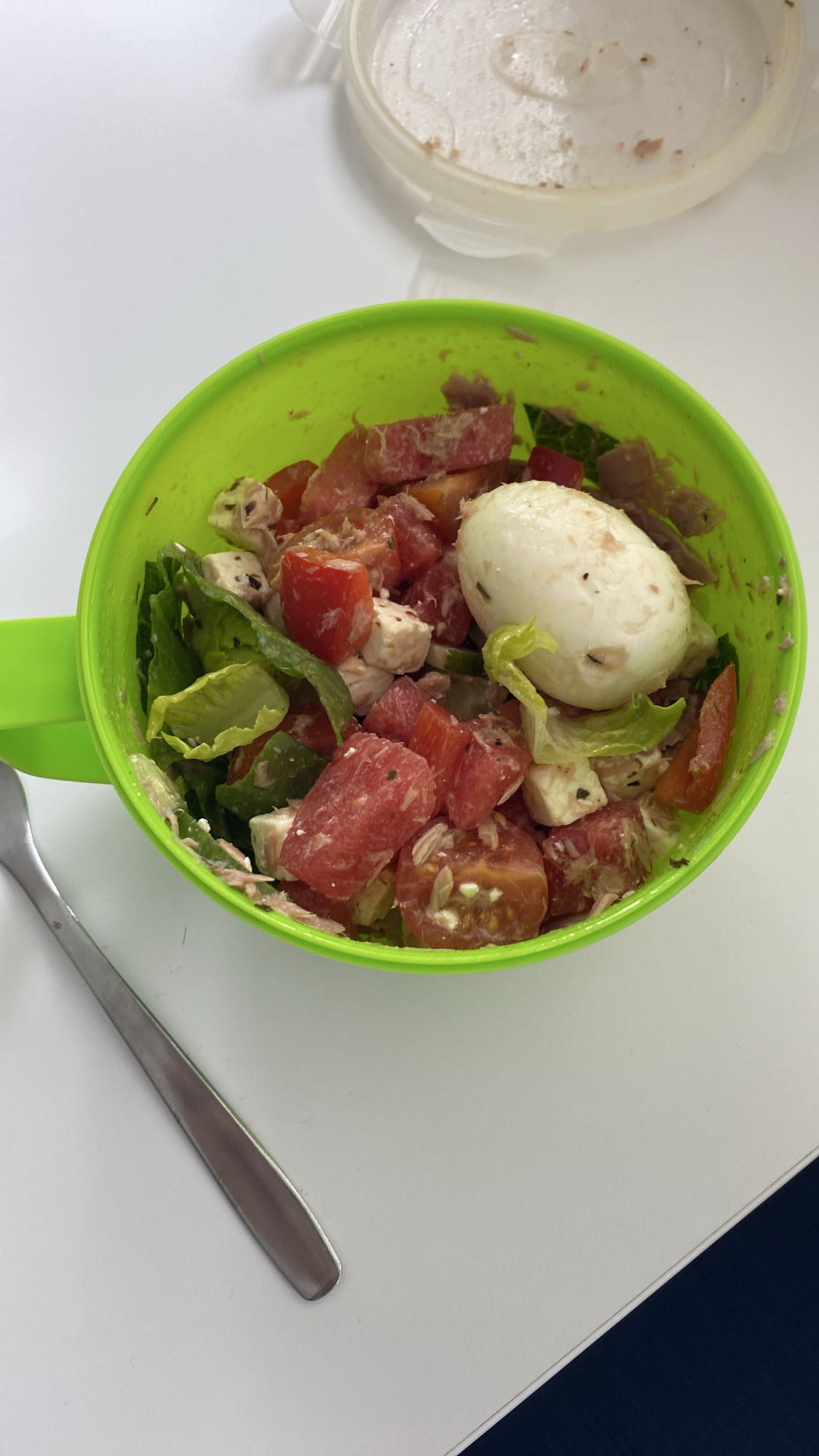 Σαλάτα με αυγό και τόνο