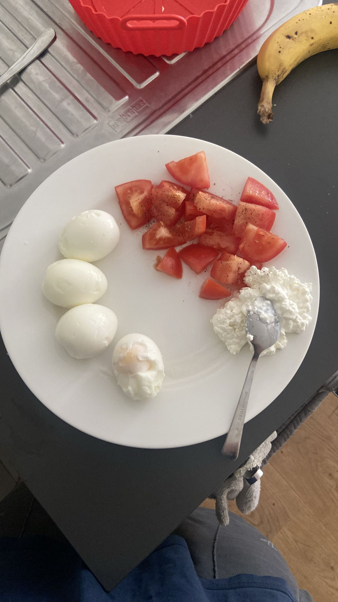 Eggs, tomato, cottage cheese
