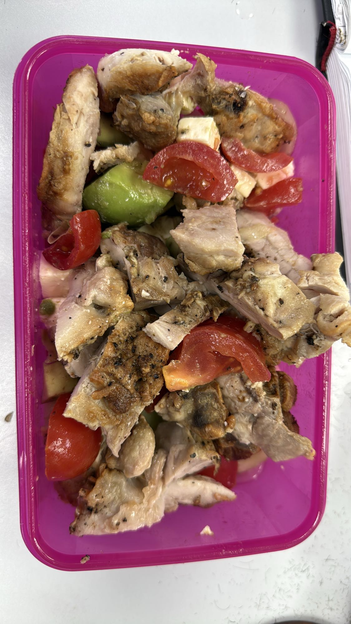 Salată cu pui la grătar