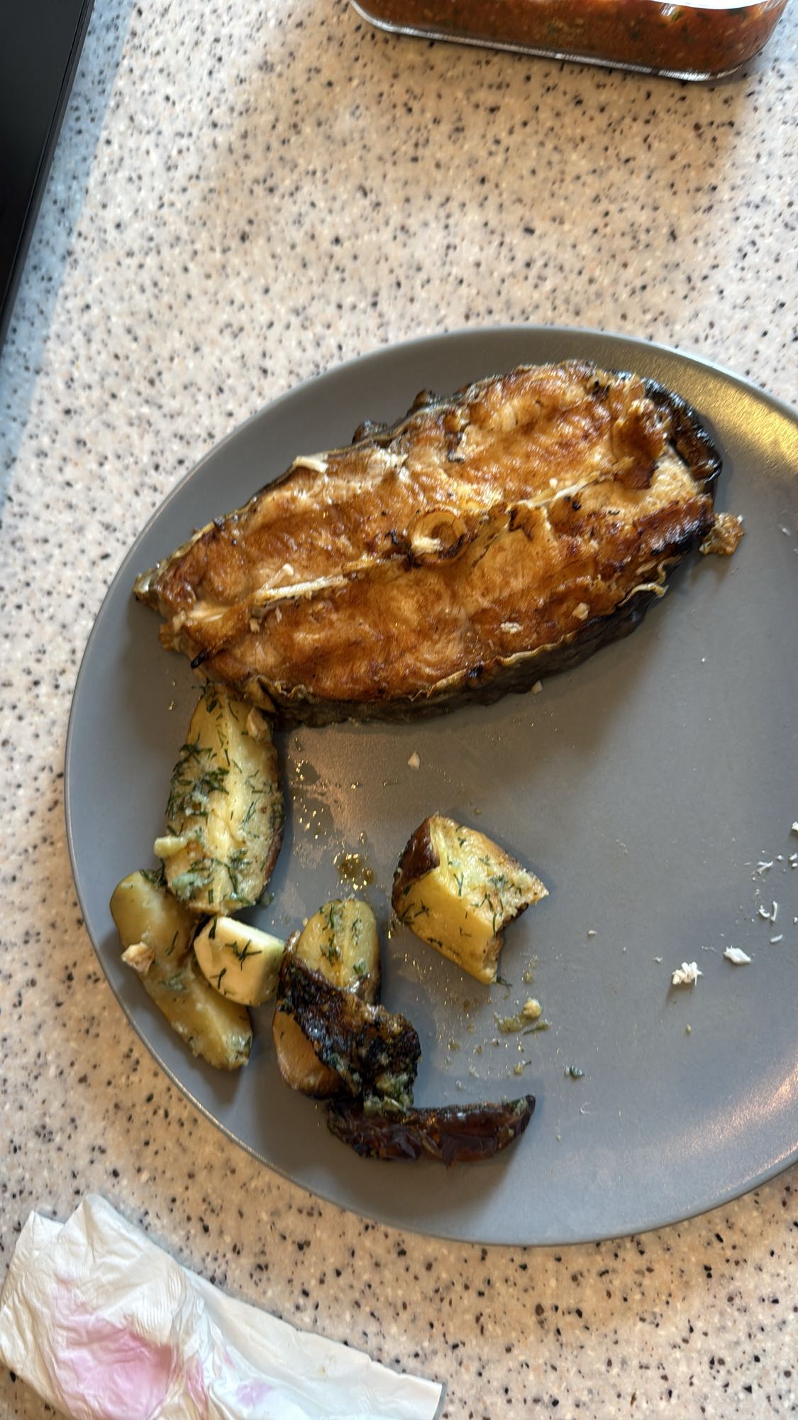 Pește cu cartofi copți