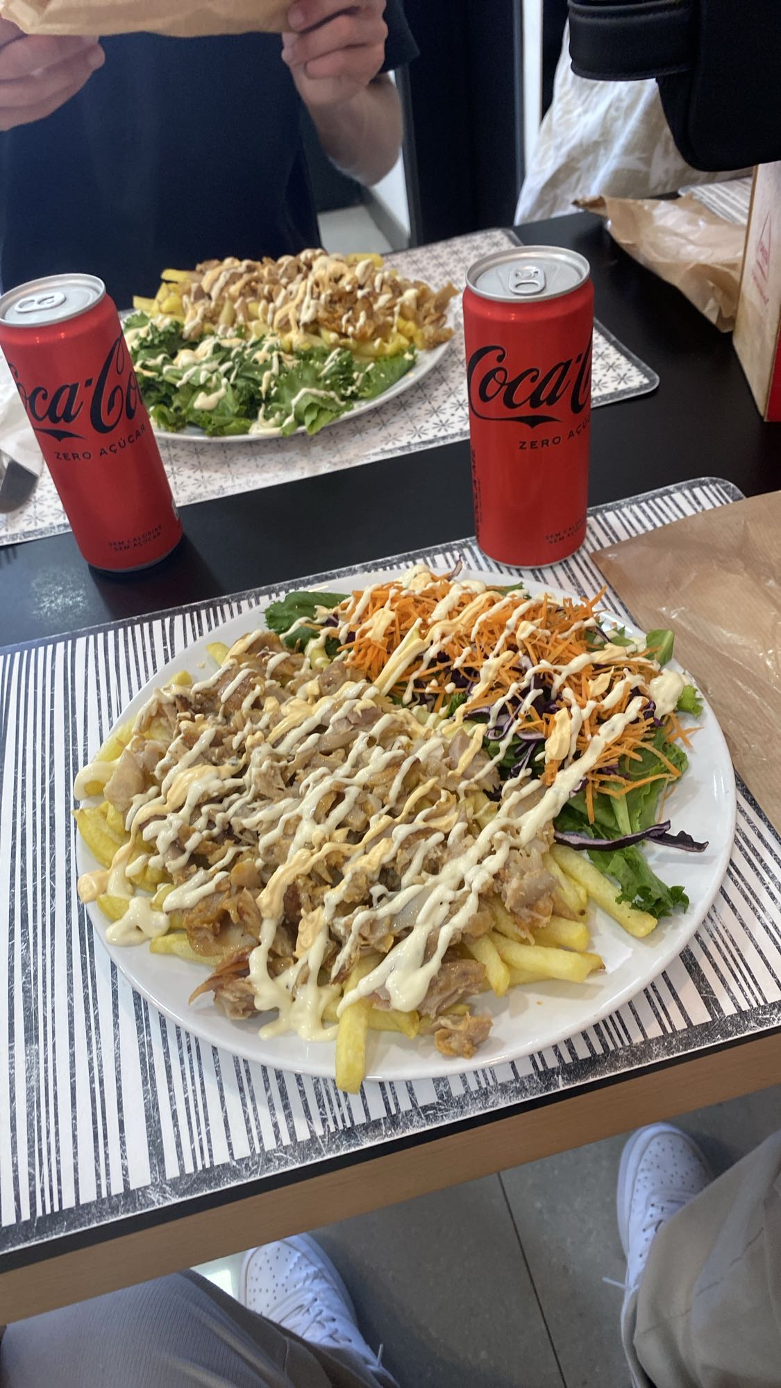 Frango com batata e salada