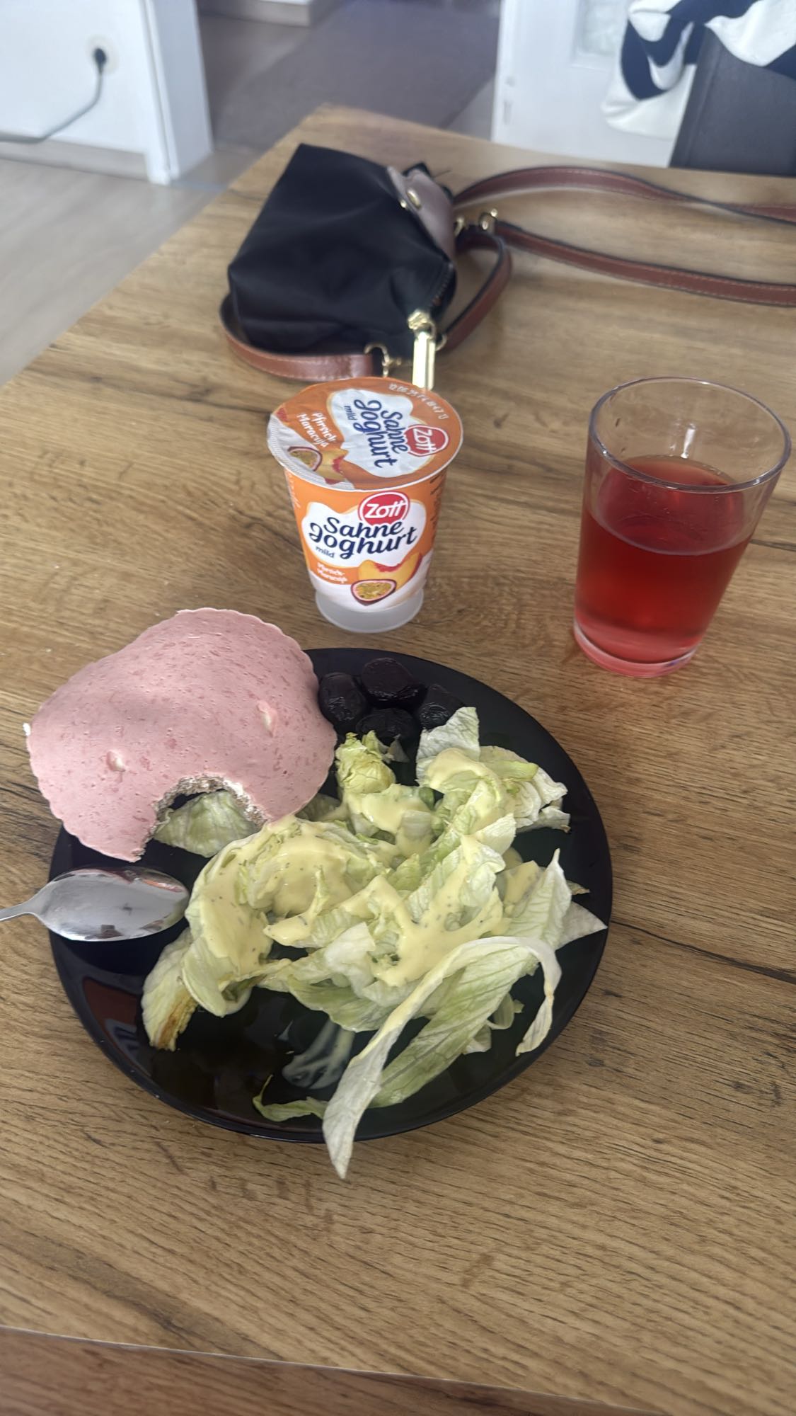 Salat mit Joghurt & Saft