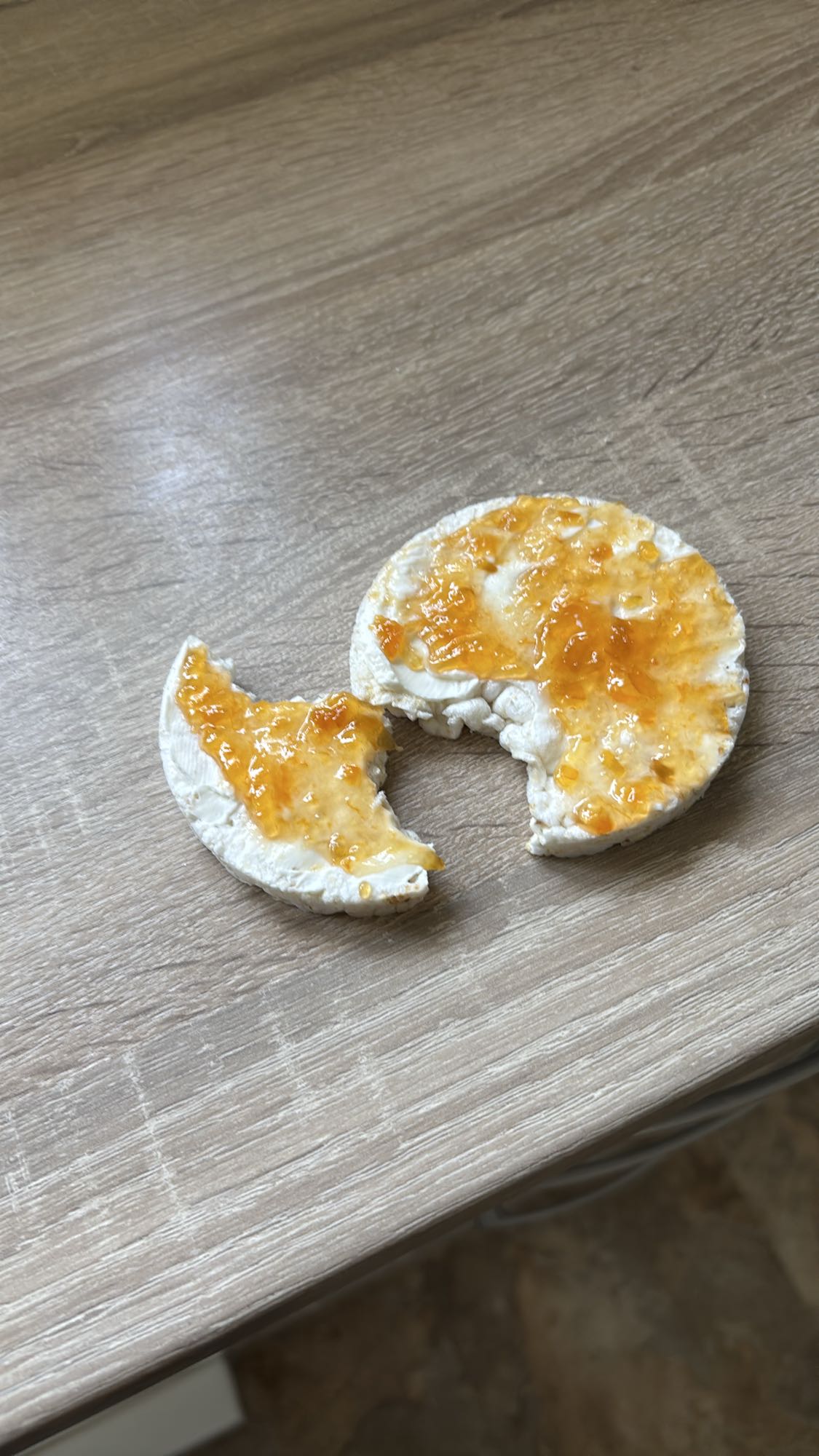 Reiswaffel mit Marmelade